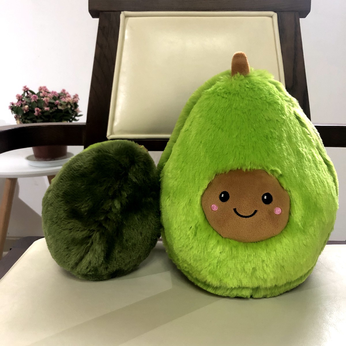 跨境毛绒玩具牛油果抱枕植物水果公仔午睡趴枕靠垫装饰摆件可定制