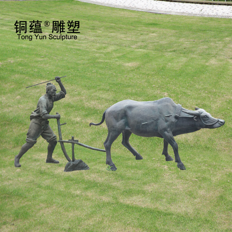 农耕人物雕塑割牛犁地雕塑景观园林城市景区民俗文化摆件耕牛雕塑