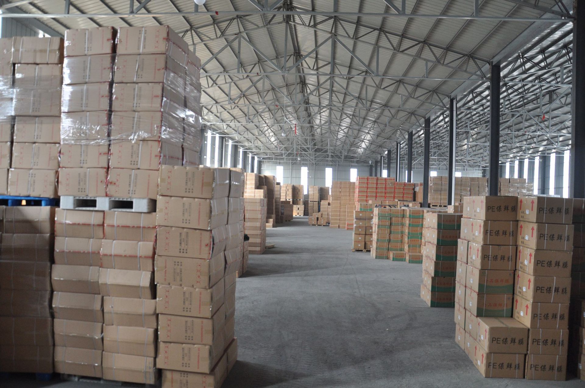 家用保鲜膜水果蔬菜冰箱超市酒店商用pvc食品级一次性保鲜膜大卷