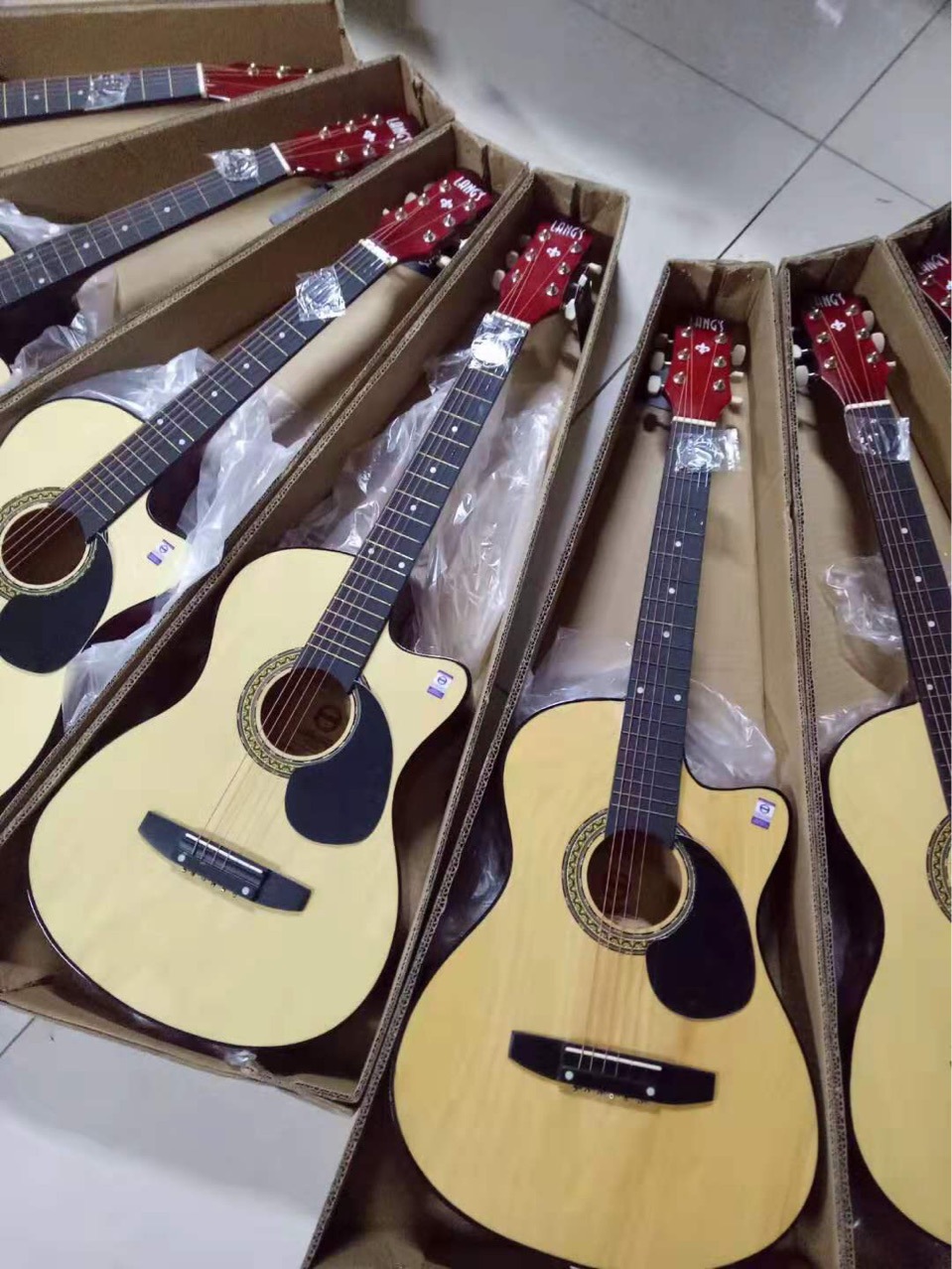 清仓正品38寸缺角亮光民谣钢弦吉他初学弹奏木质男女生琴行赠送礼