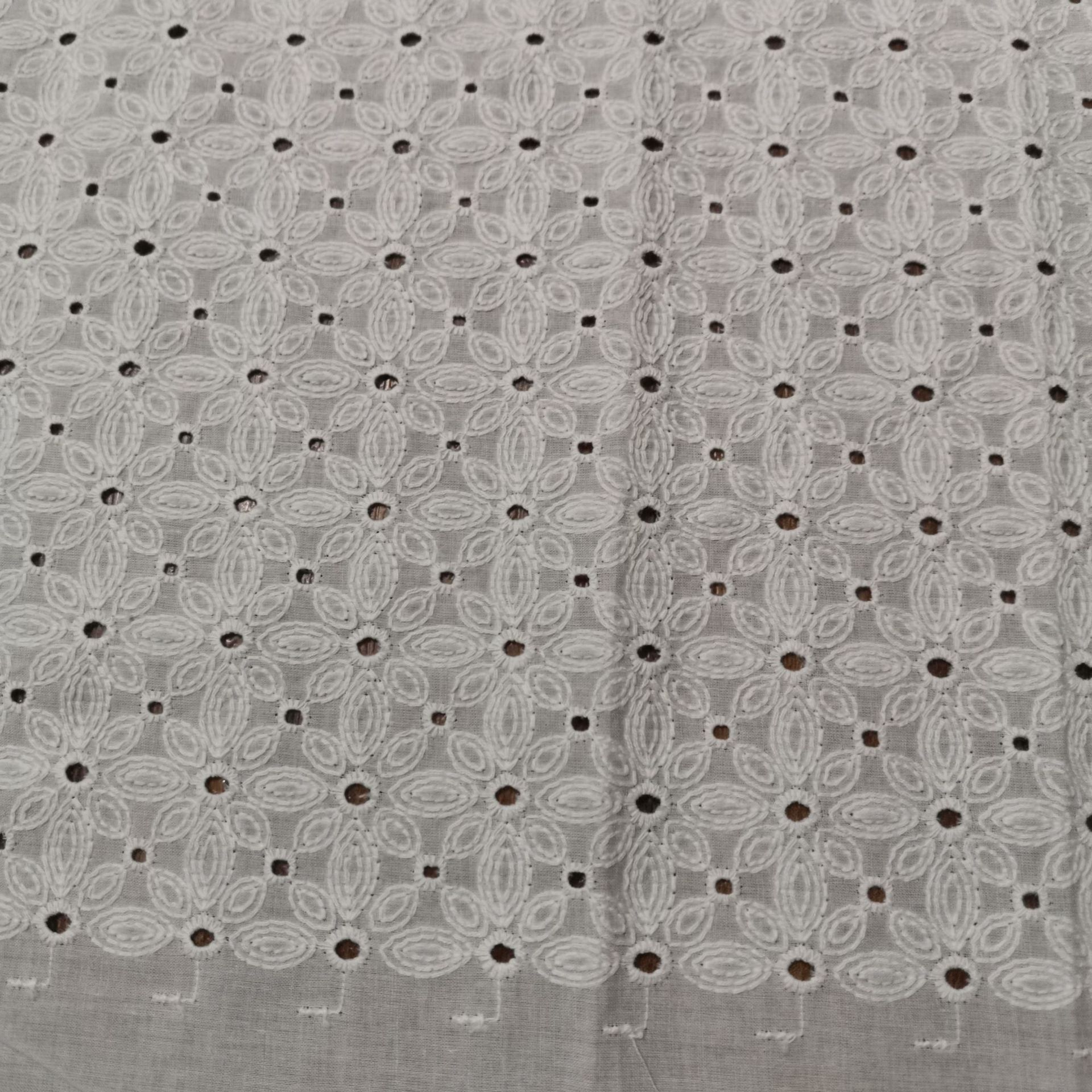 全棉大机绣花布 x2025款 镂空刺绣棉布面料