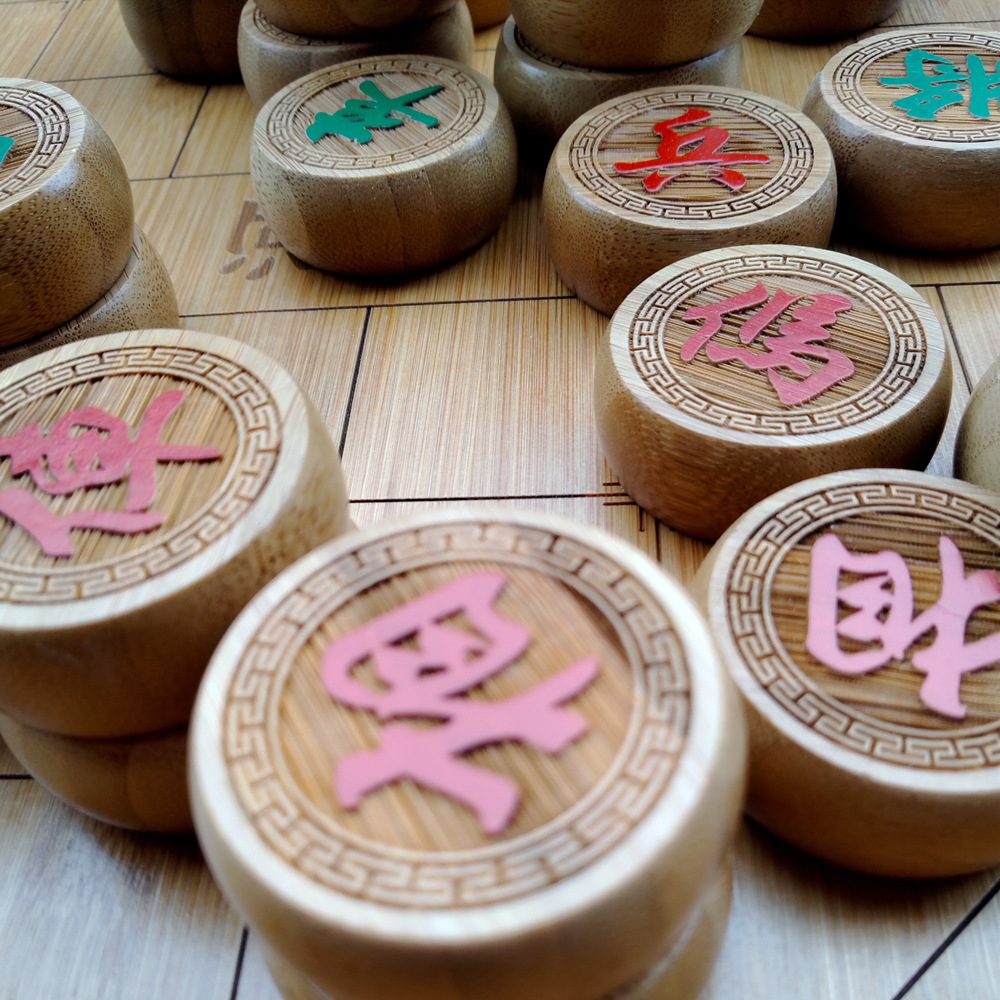 厂家直销 5.0cm楠竹象棋子 阳雕红绿 中国象棋 批发 全竹 碳化