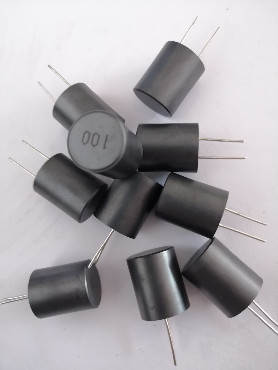 厂家定制直销屏蔽插件电感1012 2mh 脚距5mm 耐电流材质