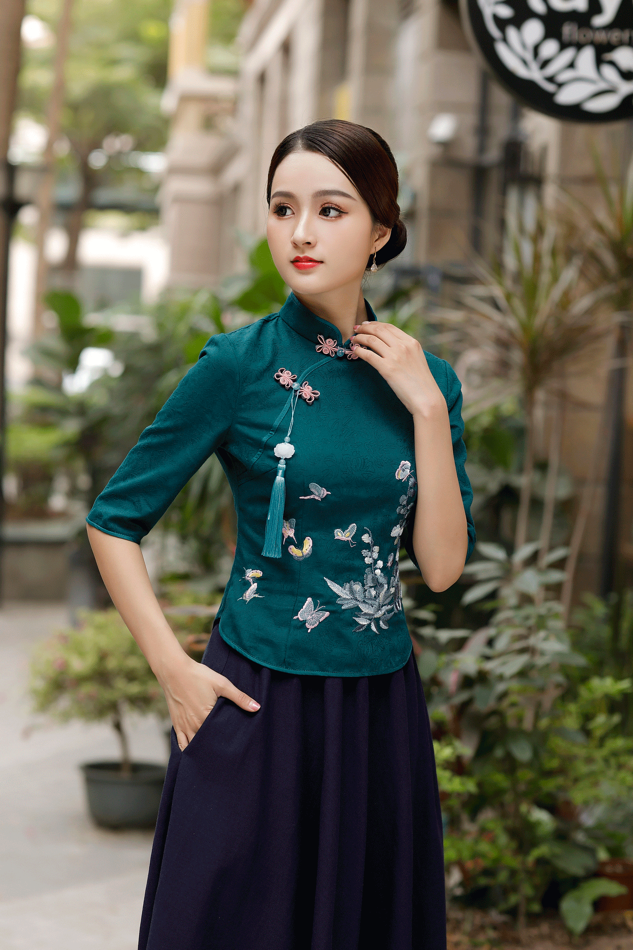 华之韵厂家自营中式蝴蝶盘扣绣花玉石扣流苏七分袖旗袍上衣6030