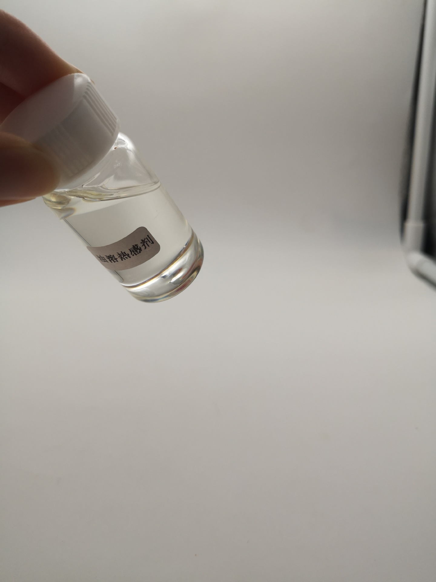 联兴香料厂家批发油溶发热剂香兰基丁醚99%含量热感剂香草醇丁醚