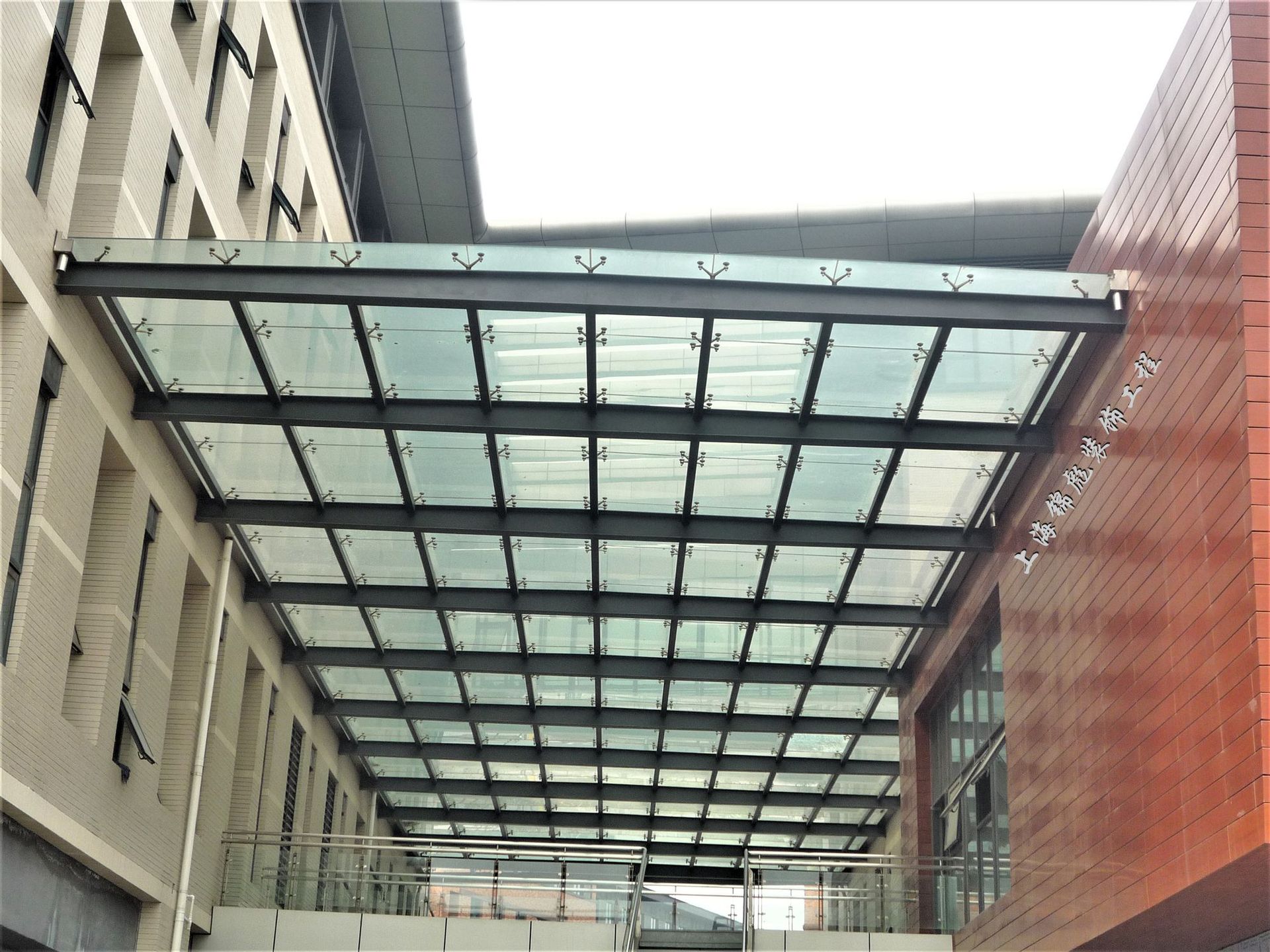 嘉兴 玻璃钢结构雨棚,轻钢结构雨棚,钢架玻璃雨篷,玻璃阳光棚