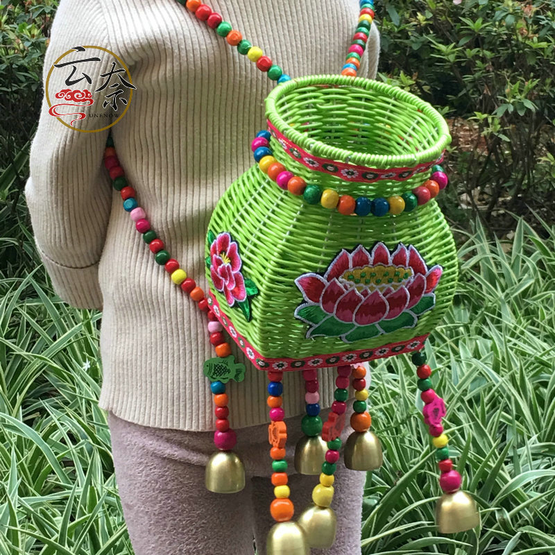 产品介绍 品牌:云奈 产品名称: 仿藤编双肩背鱼篓 产品尺寸: 大号:口