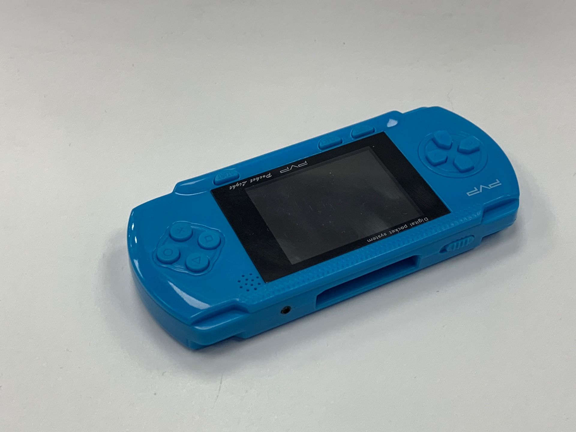 厂家直销fc红白掌机2.6寸pvp3000插卡游戏机经典8位掌上sup游戏机