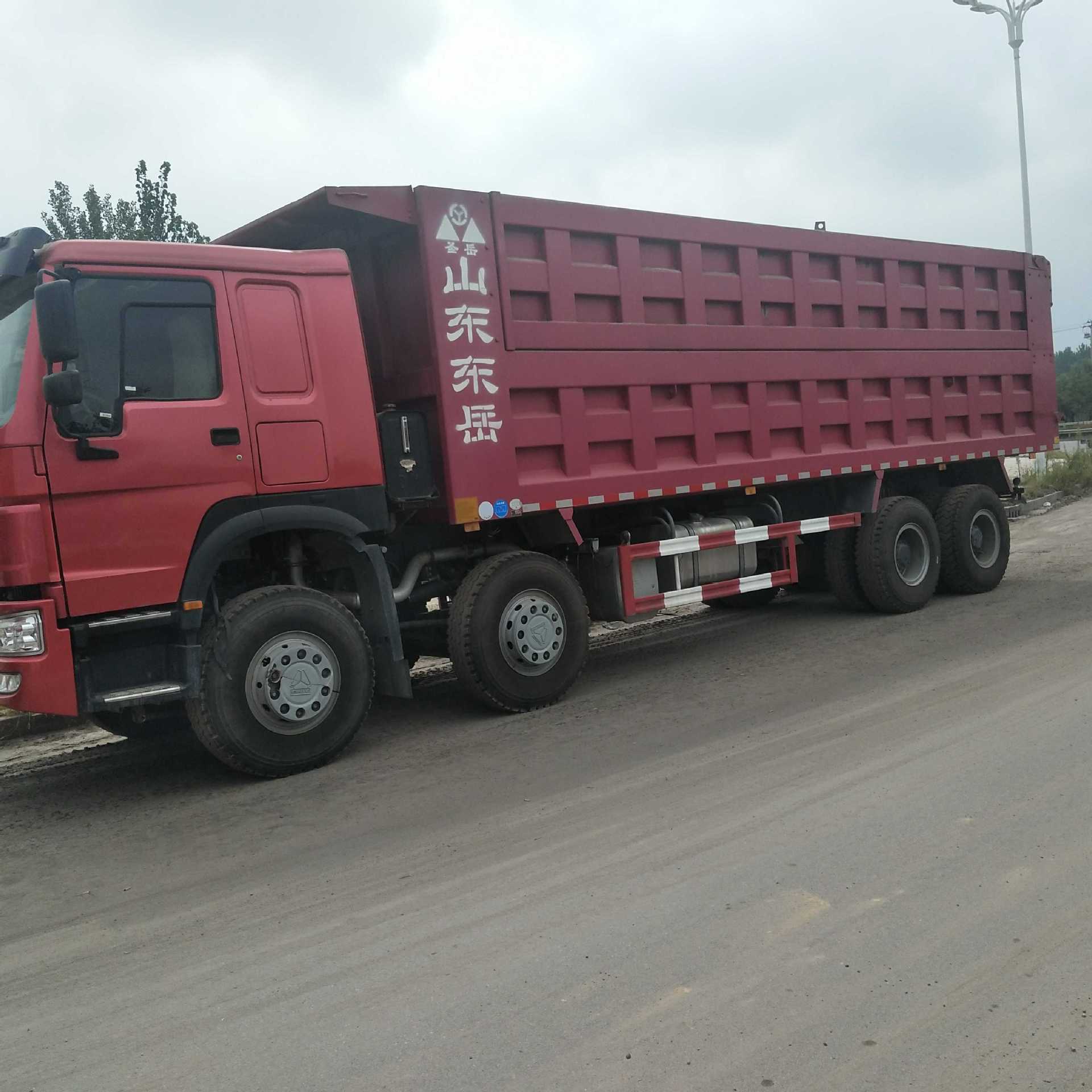 出售二手国五后八轮工程自卸车 豪沃前四后八自卸货车 牵引杆挂