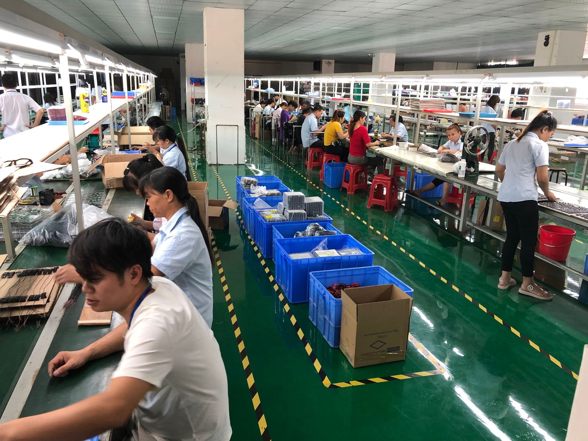 金属重低音耳机入耳式有线游戏手机耳塞线控带麦工厂直销一件代发