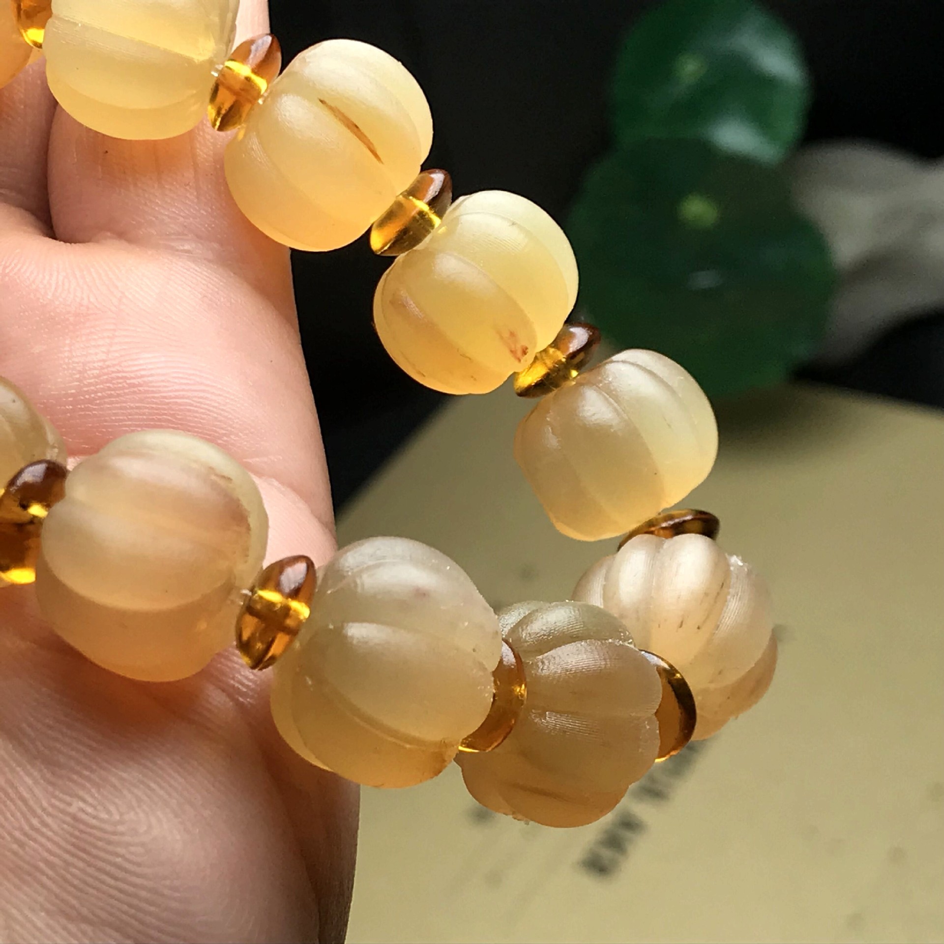 西藏天然羊角南瓜手串 冰种全透血料南瓜珠单圈手链