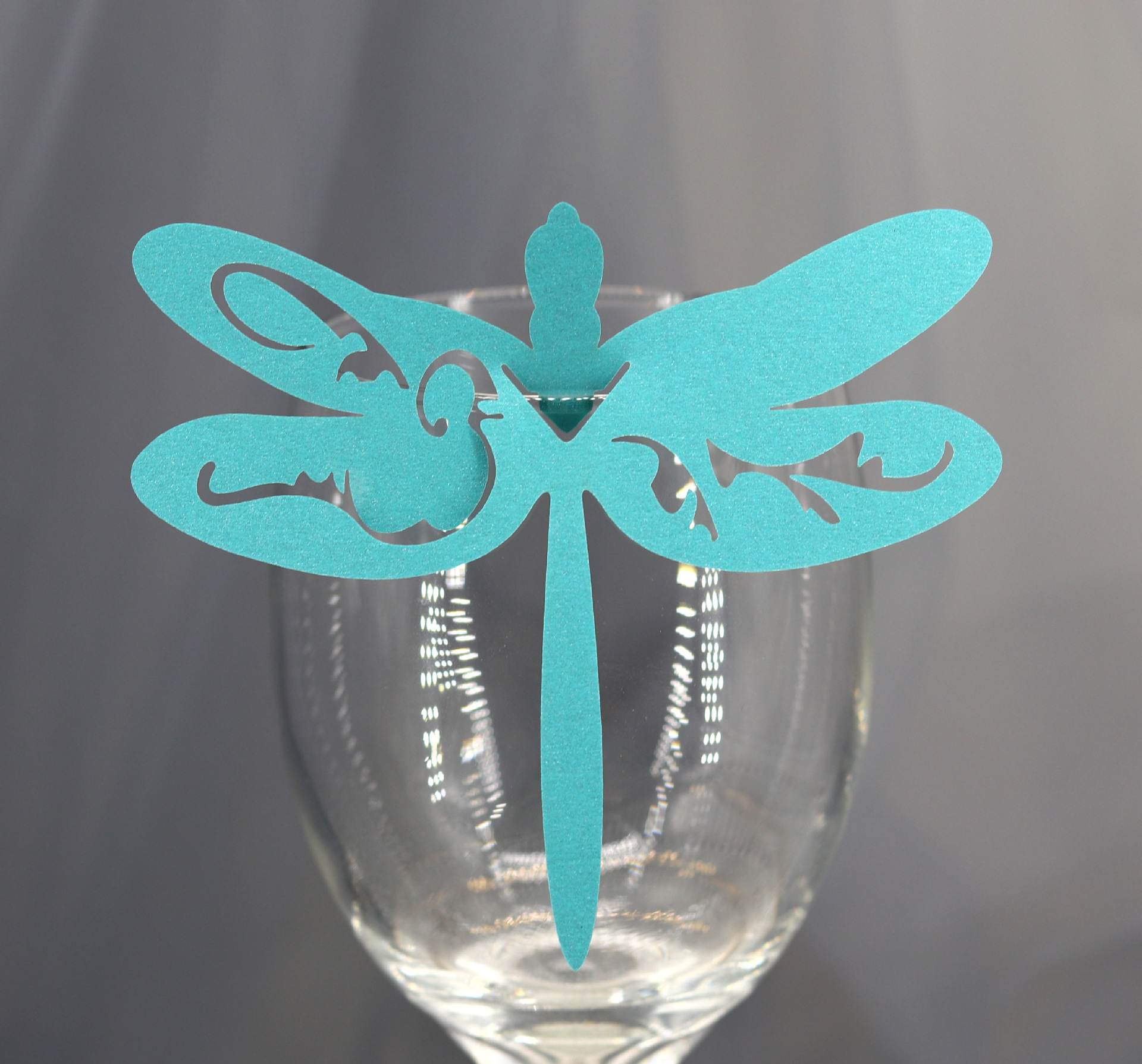 亚马逊婚庆 激光镂空席位卡 立体蜻蜓杯卡 珠光紫色卡片深圳批发