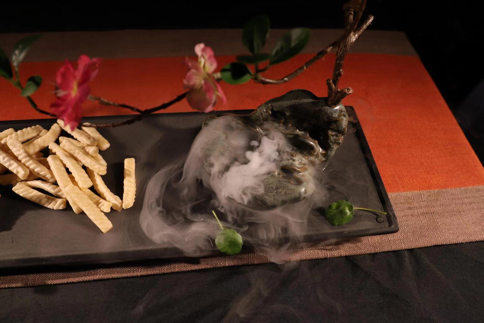 干冰盘酒店意境菜专用餐盘原创高档会所创意个性会冒烟的干冰菜盘