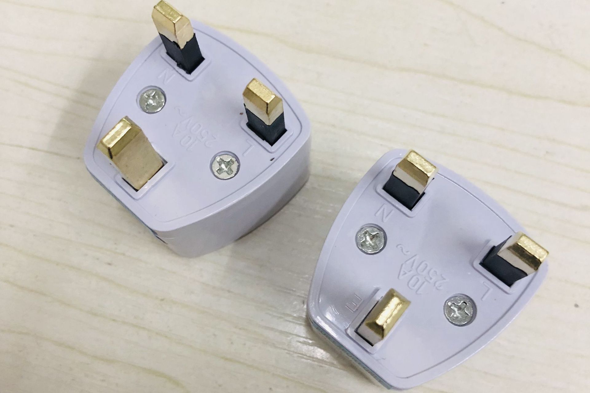 香港转换插头英规转接头英标插座英规旅游转换插头万能转换插座