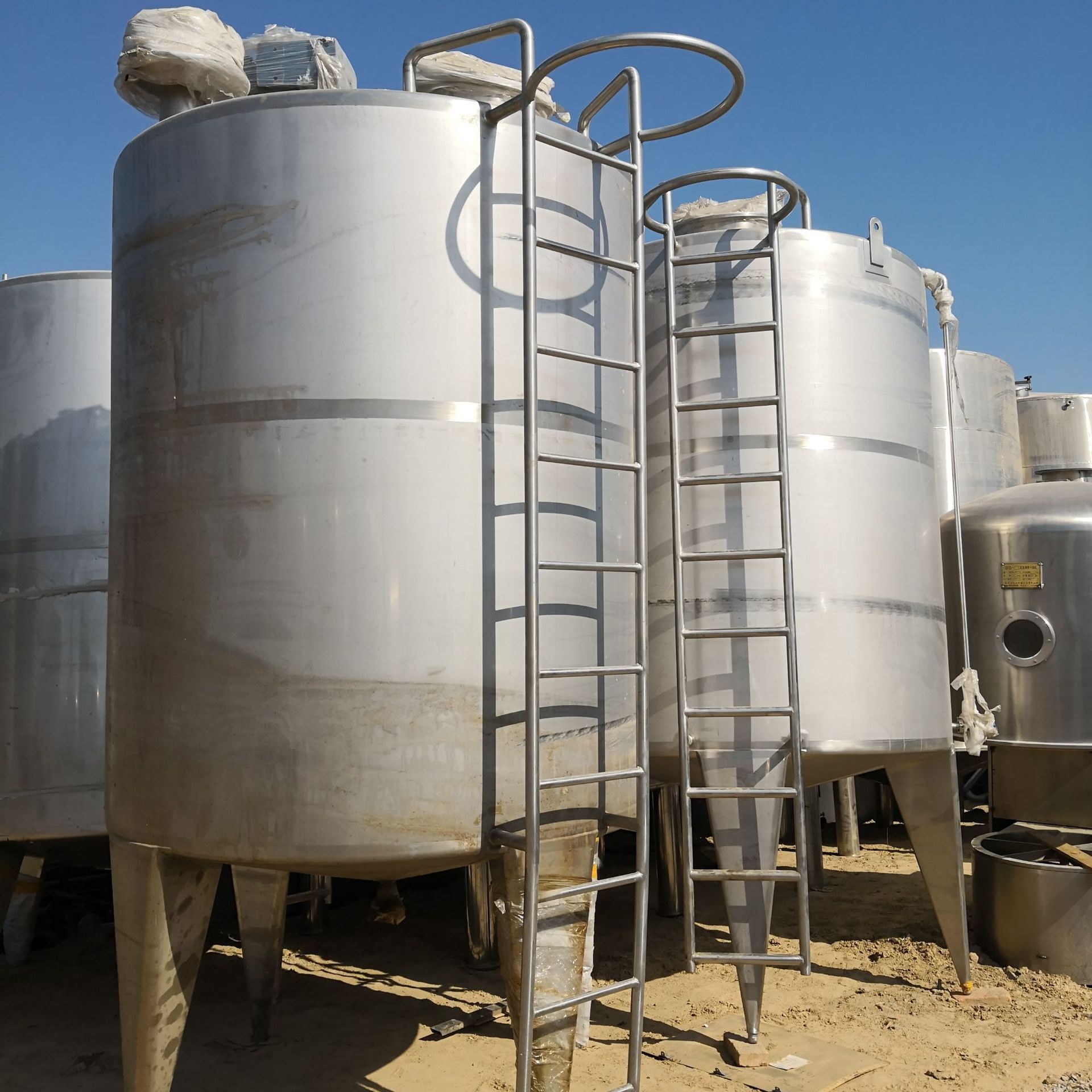 低价出售二手5000l不锈钢罐不锈钢储罐各种二手不锈钢储罐