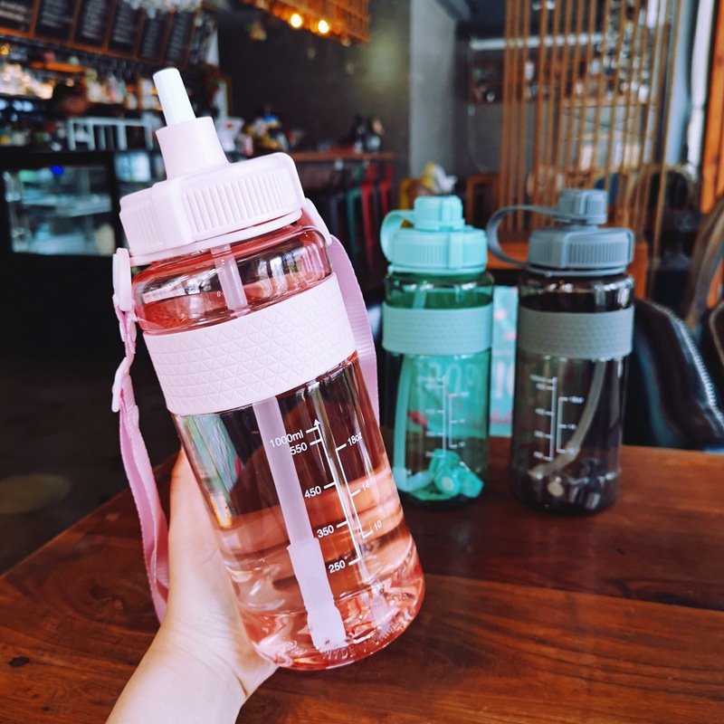 Curious Kid Large-Capacity Water Cup Water Bottle Sports Fitness Big Water Cup with Straw Plastic Pregnant Women Sports Bottle Strap