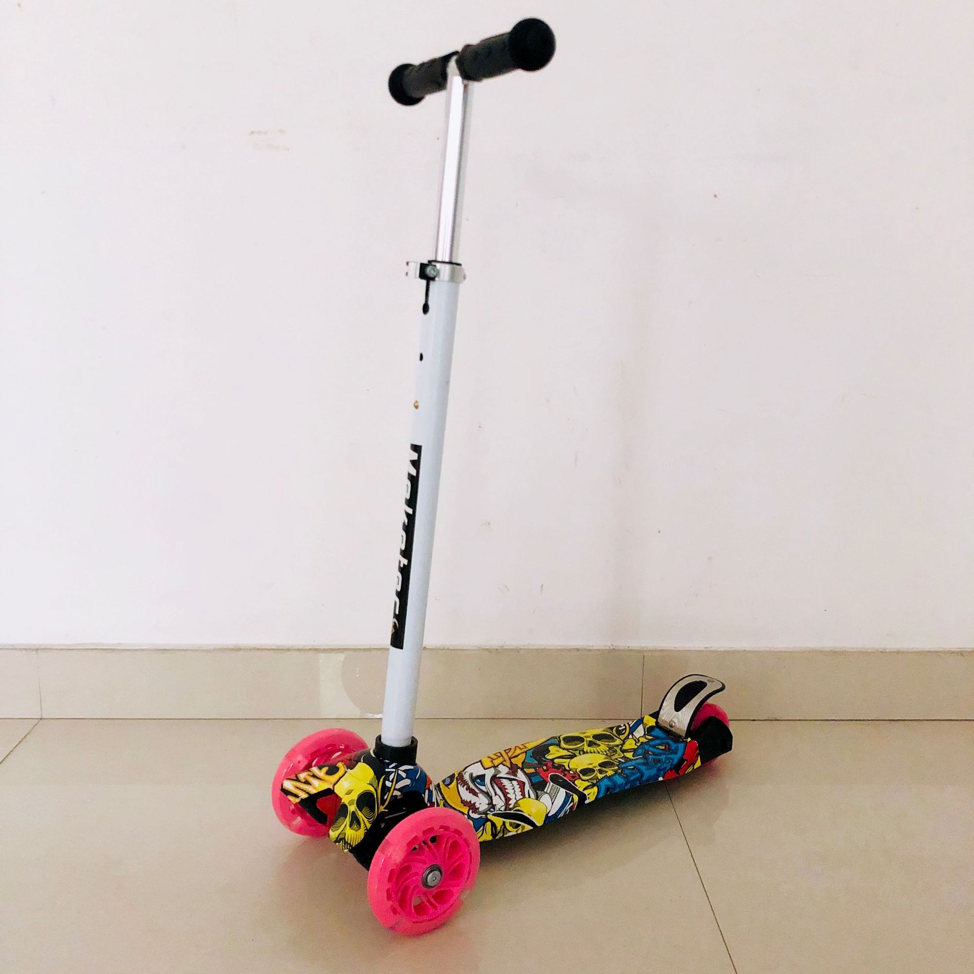 scooter四轮款儿童滑板车涂鸦三轮四轮儿童滑板车闪光小米车高车