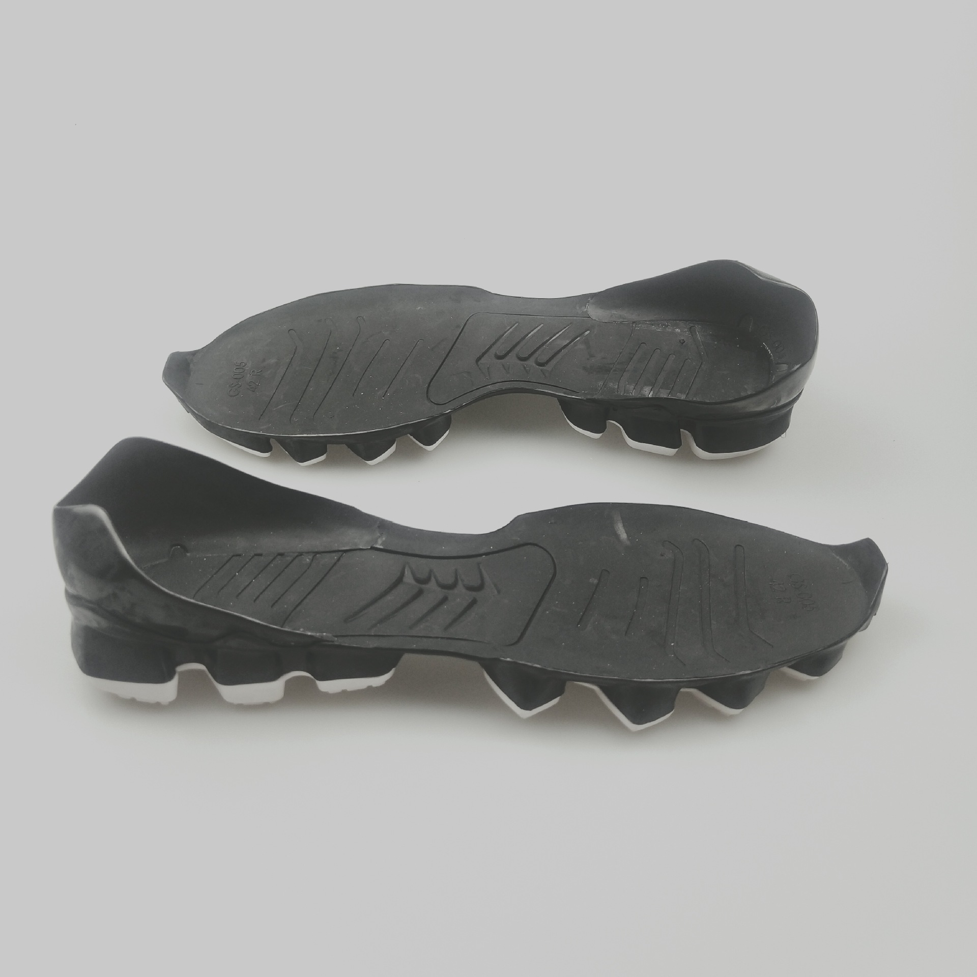 tpu刀锋战士运动鞋底 跑步鞋底专业生产订制男女款运动鞋底批发