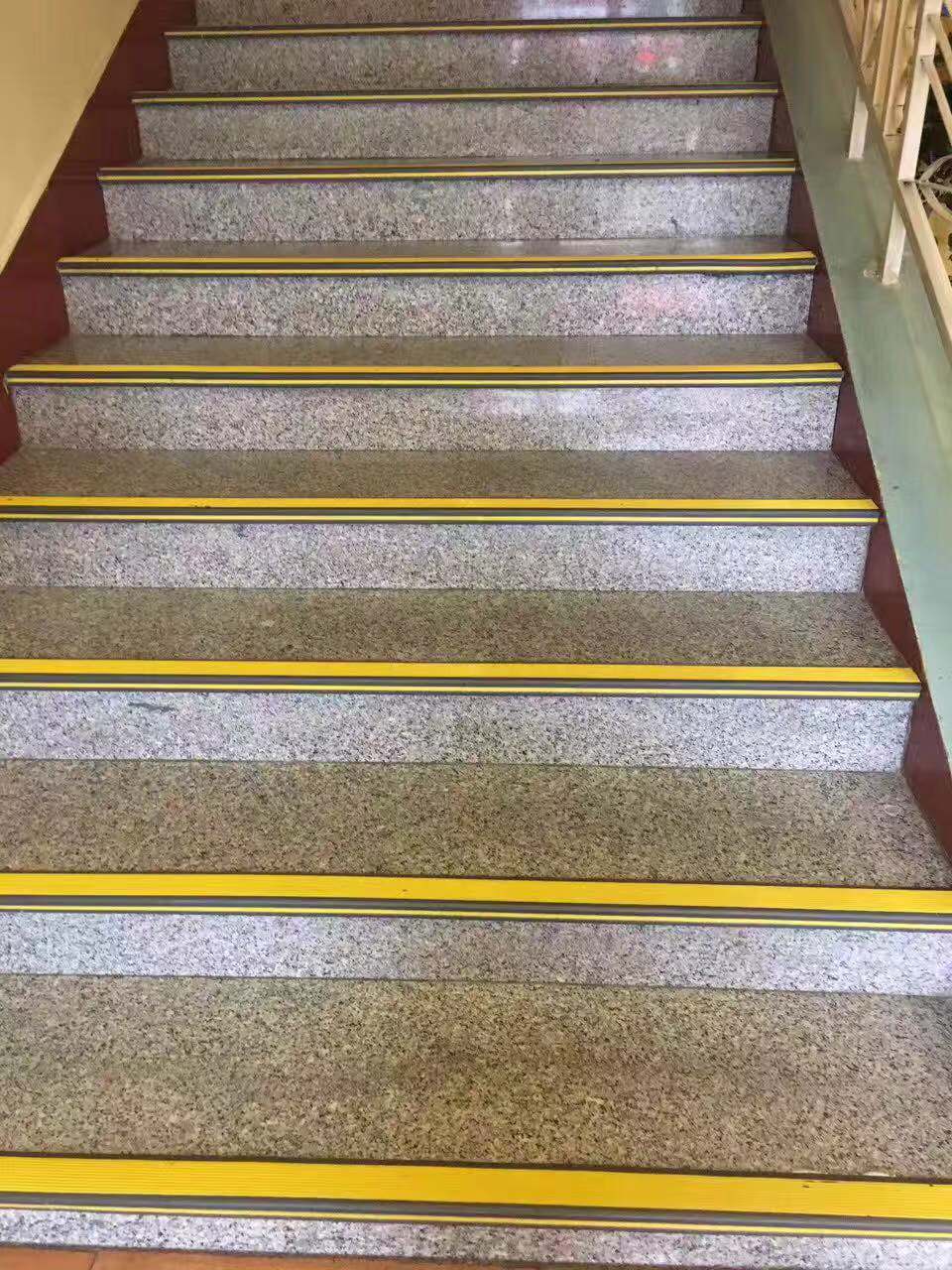 直销 楼梯防滑条楼梯踏步止滑条幼儿园防滑pvc塑胶楼梯防滑条包角