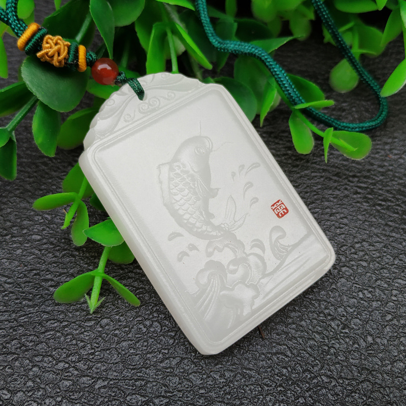 阿富汗白玉鱼牌子落款雕刻玉器吊坠会销商务玉石礼品服装配饰