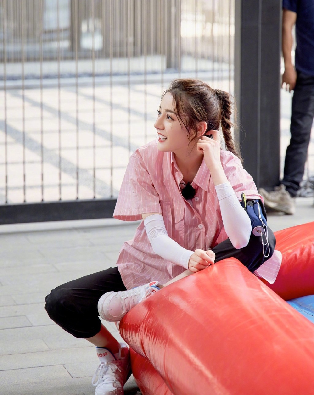 极限挑战迪丽热巴同款粉色条纹衬衫女夏2019新款高腰运动裤衣服潮