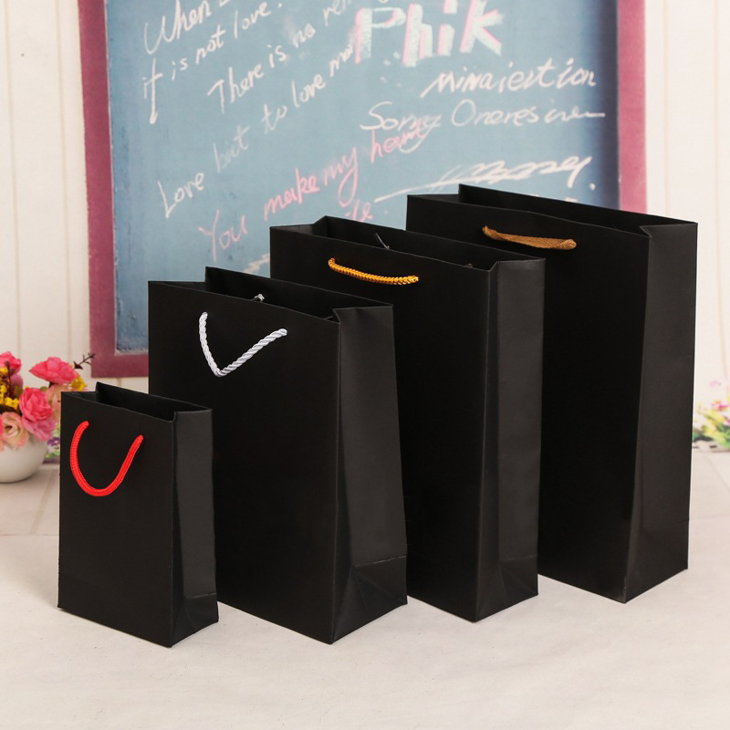 Wholesale Printing Gift Packaging Bag Made of Kraft Paper Shopping Paper Bag Portable Blank Black Paperboard Bags Printed