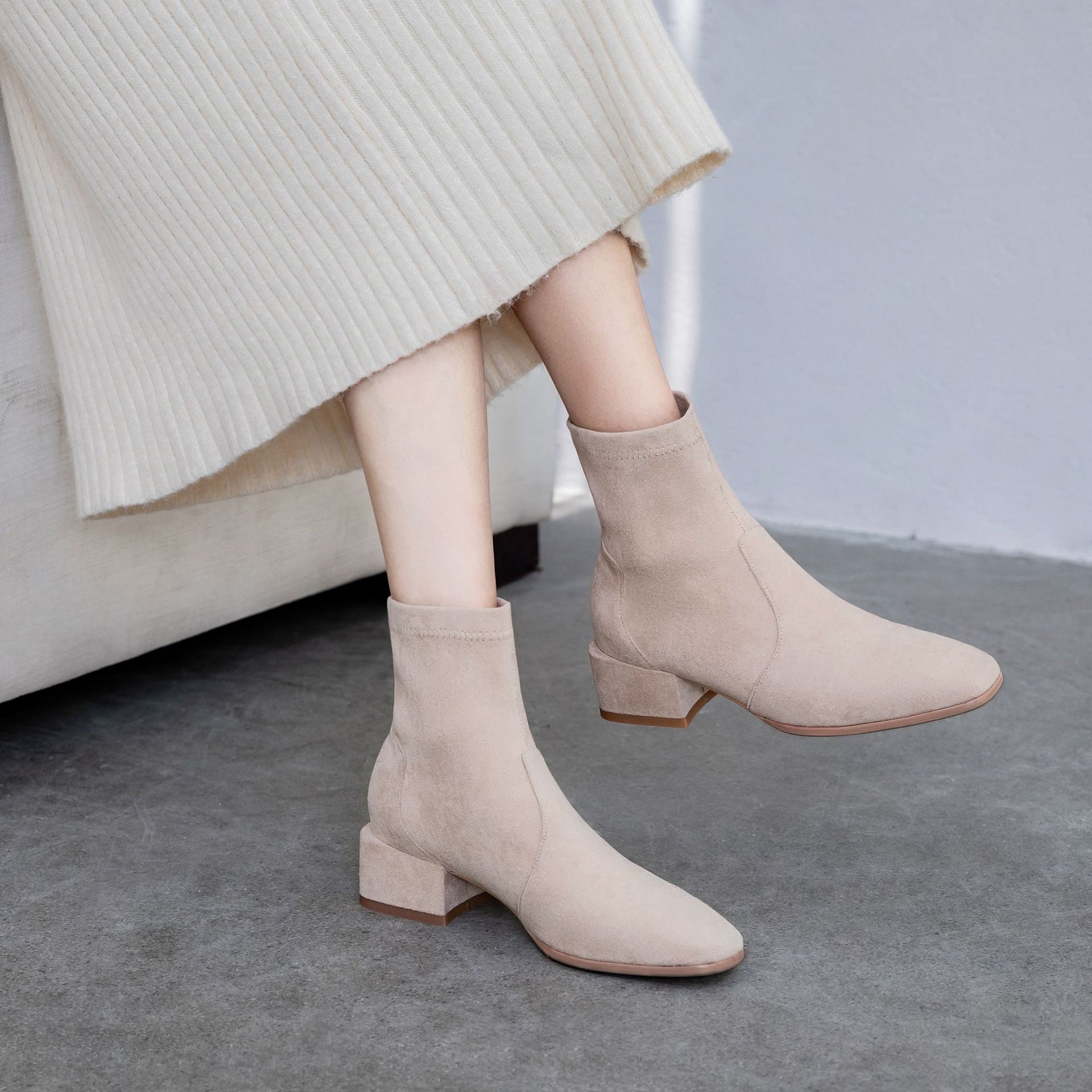 2019秋冬新款绒面中跟短靴女方头韩版瘦瘦靴网红弹力靴粗跟单靴潮