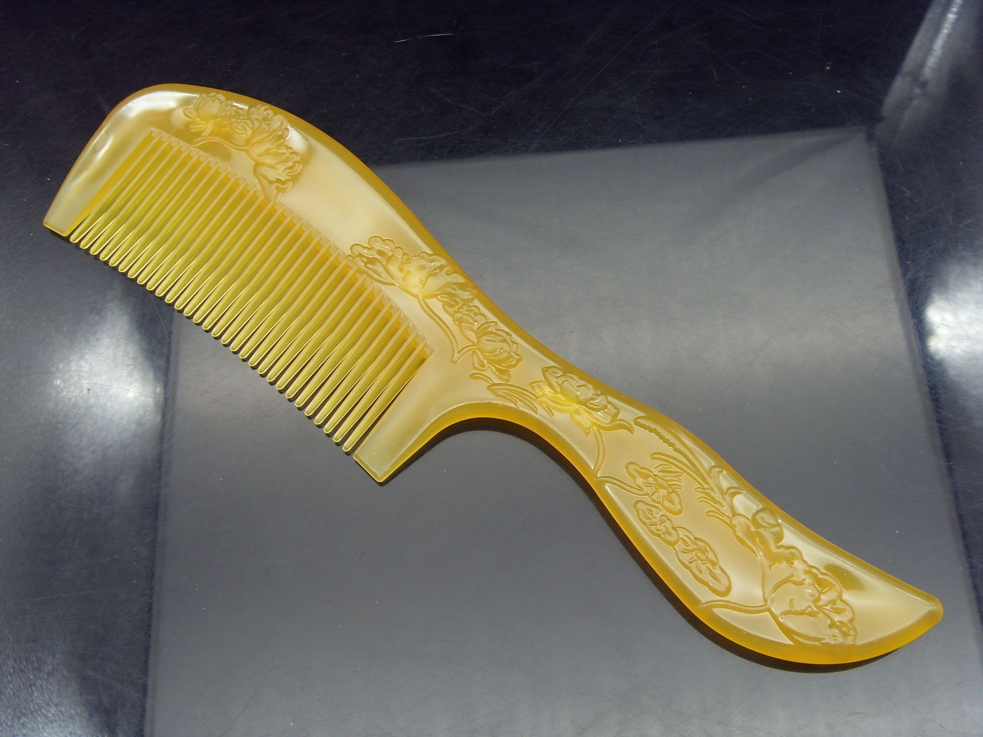 新品加厚牛筋牛角塑料梳子 创意便携时尚长款梳 防静电直发美发梳