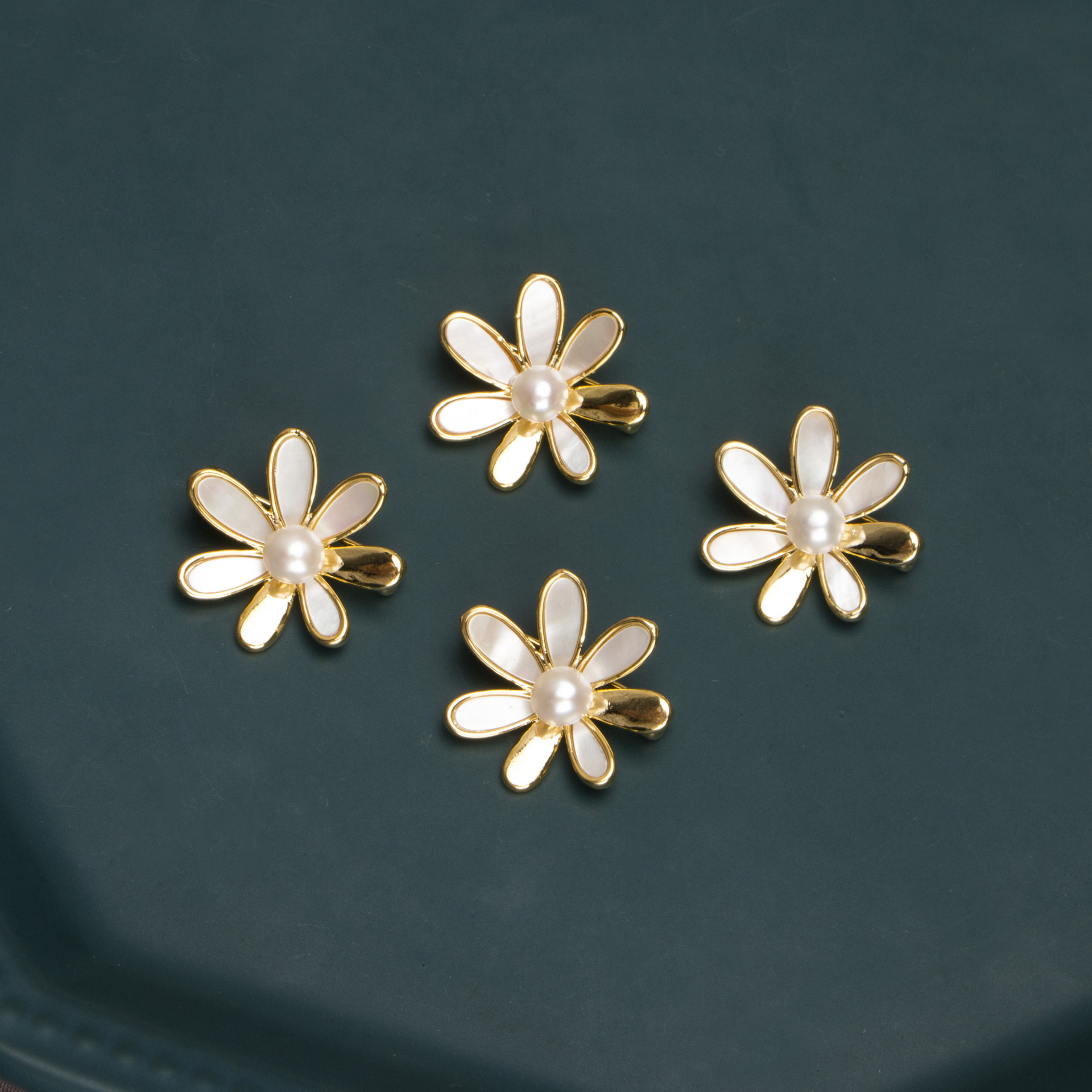 秋冬新款 时尚百搭款铜镀金太阳花系列珍珠胸针 强光淡水珍珠胸花