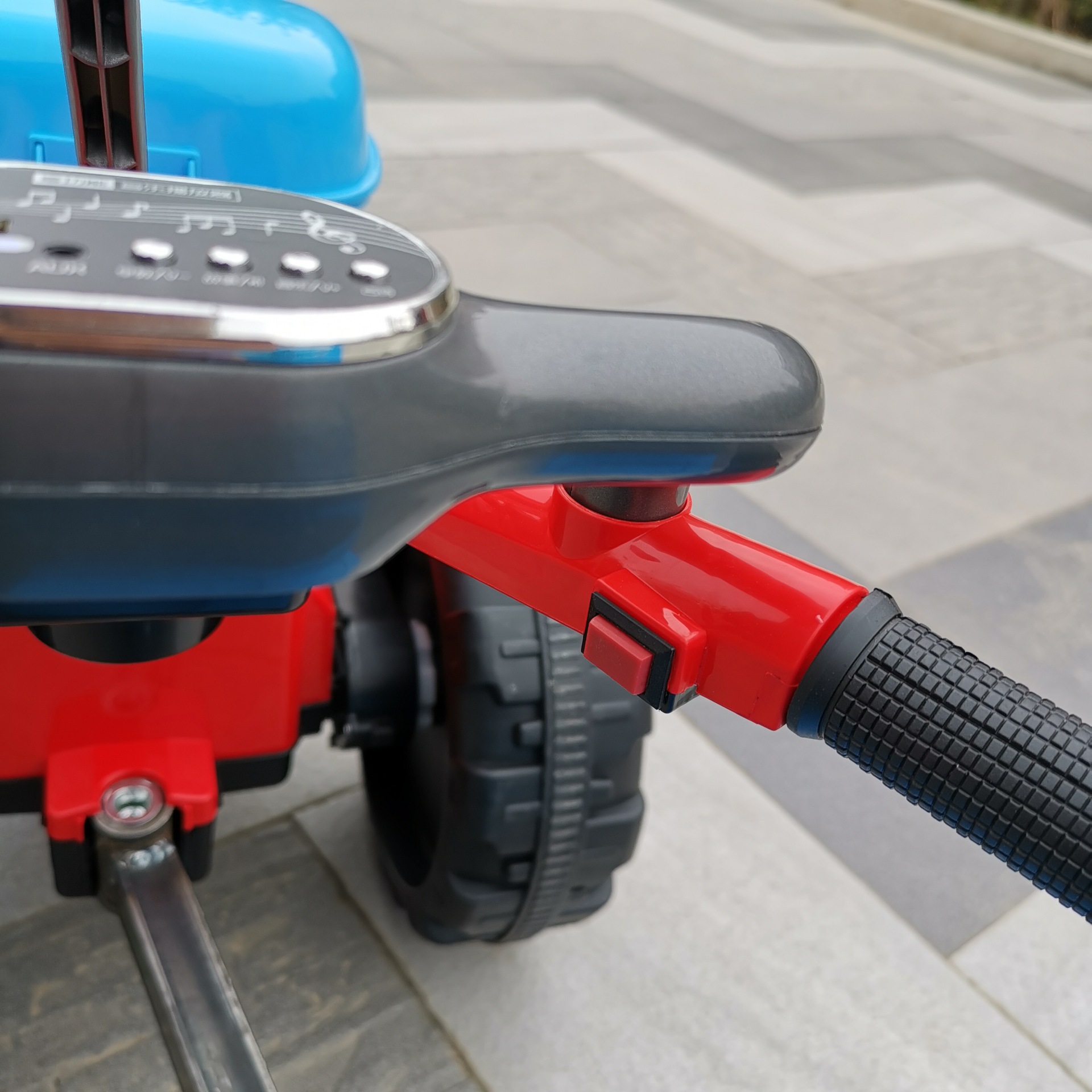 贝多奇拖拉机 儿童手扶电动车 东方红mini拖拉机充电可坐人 顺丰