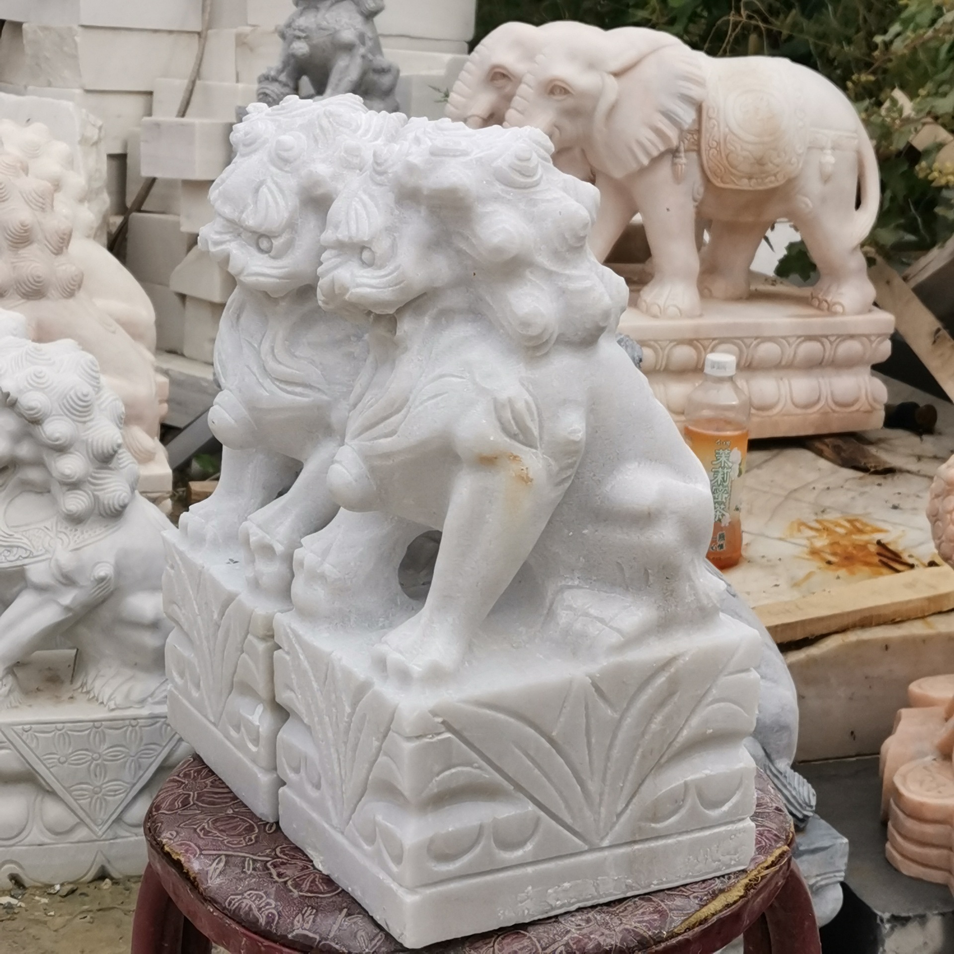 石雕狮子汉白玉狮子大理石石狮子加工定制园林景观雕塑工艺品摆件