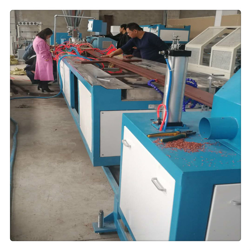 礼联供室外木塑地板生产设备 pe木塑地板生产线 公园凉亭地板