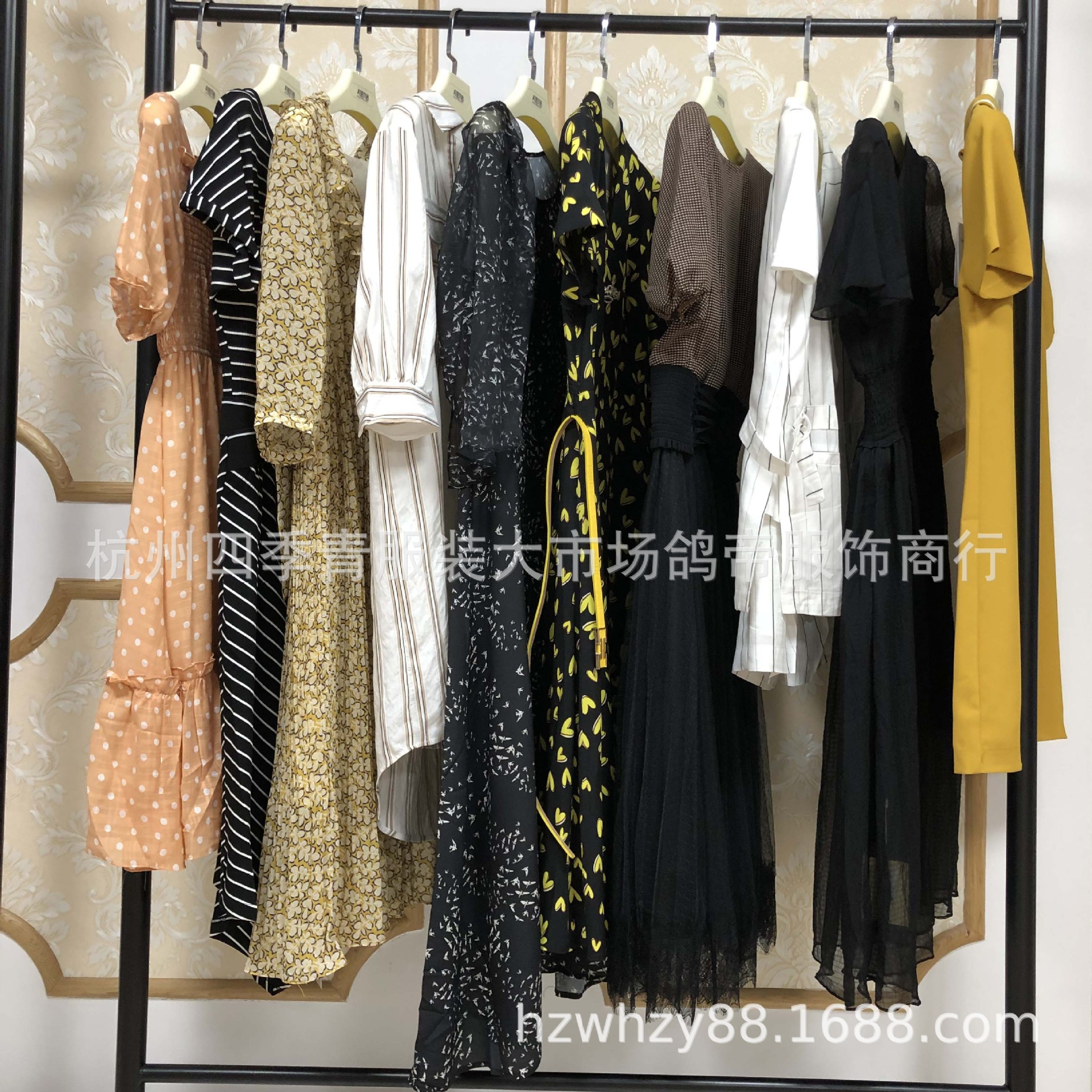 幸运阁2019夏当季新款套装时尚连衣裙 品牌折扣尾货女装小份批发