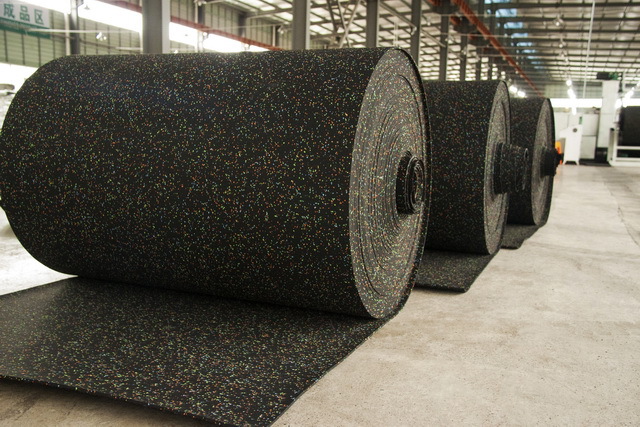 健身房橡胶卷材运动地板哑铃杠铃力量器械区走廊隔音防震缓冲地垫