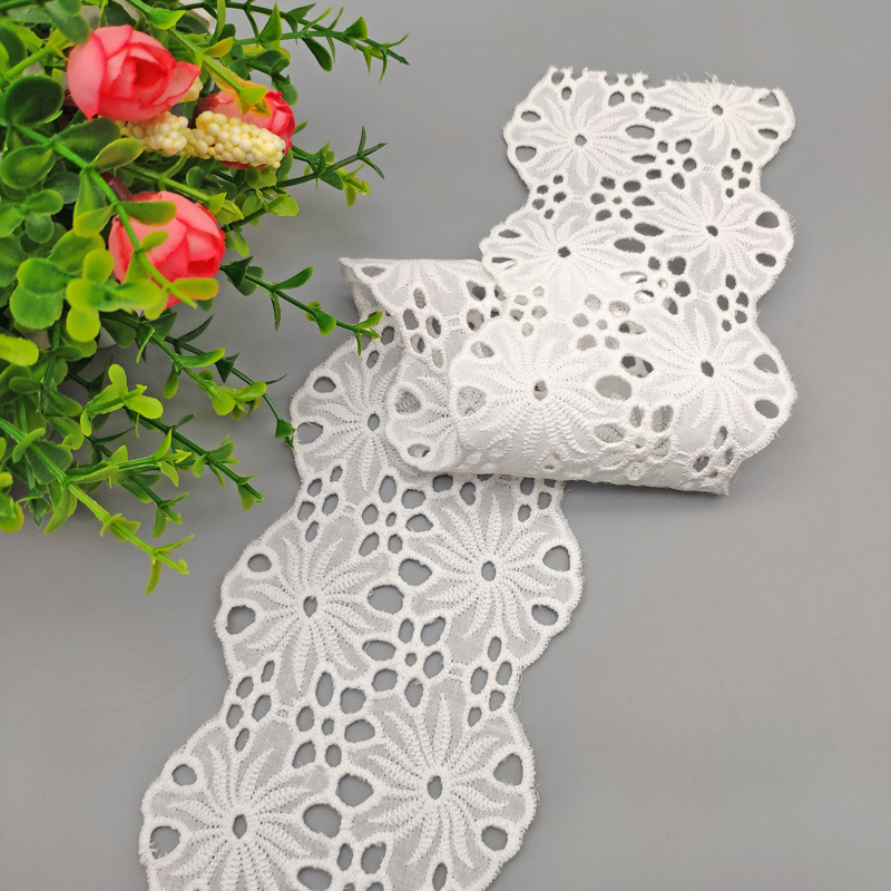 厂家现货供应棉线刺绣花边米白荷花叶镂空花边婚纱配饰女装花边