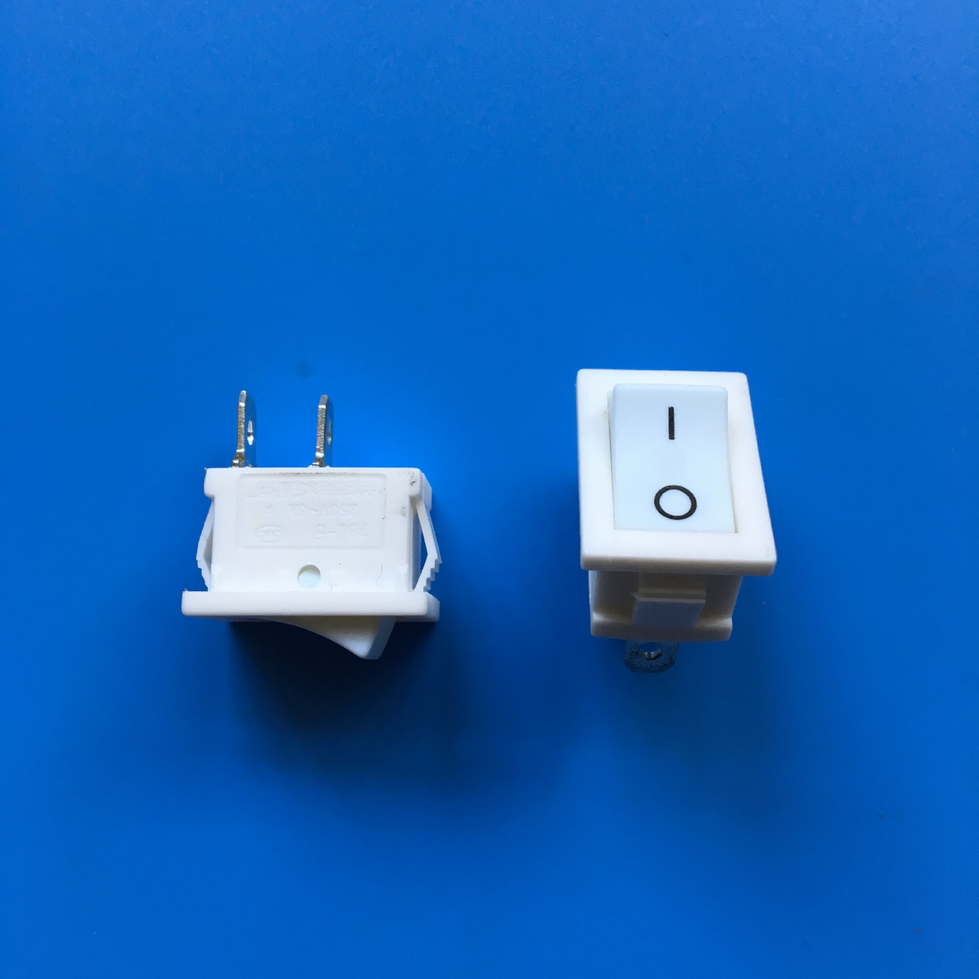 冰箱冷柜展示柜优质温度补偿开关船型开关节电开关小方开关