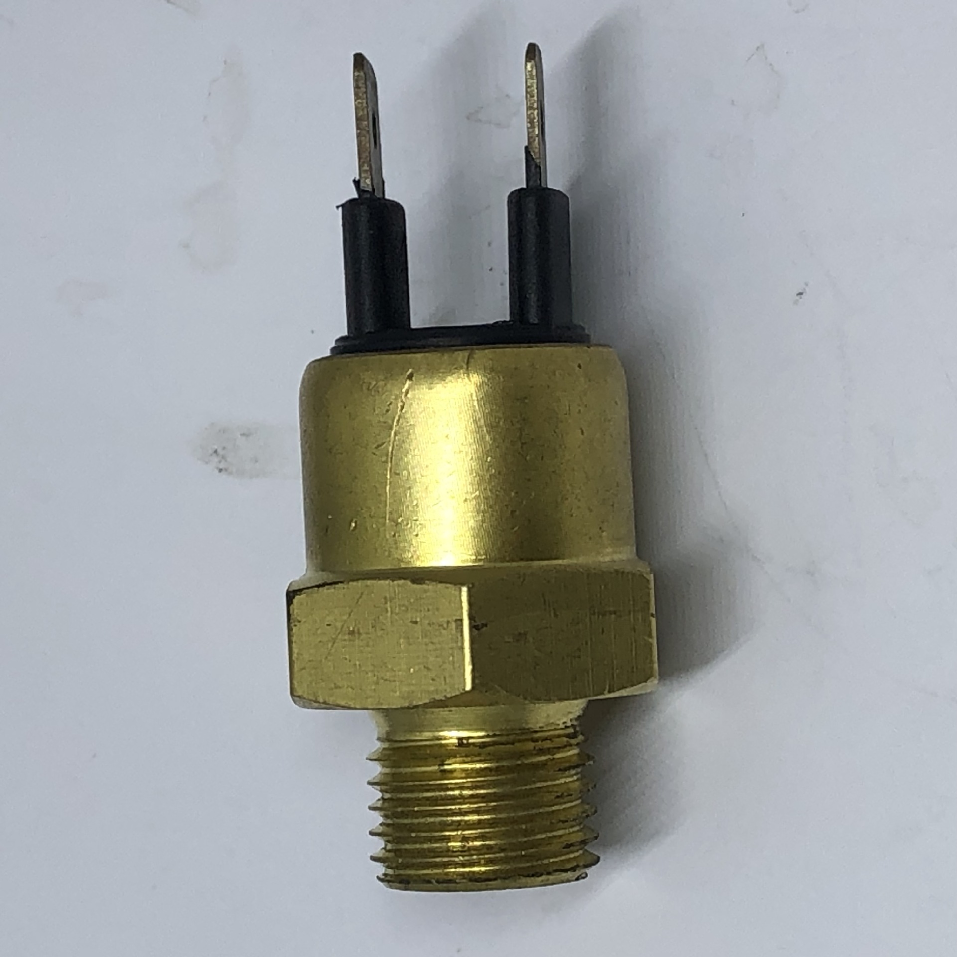 水箱散热器风扇温控开关温度开关适用于奔驰 0065457124