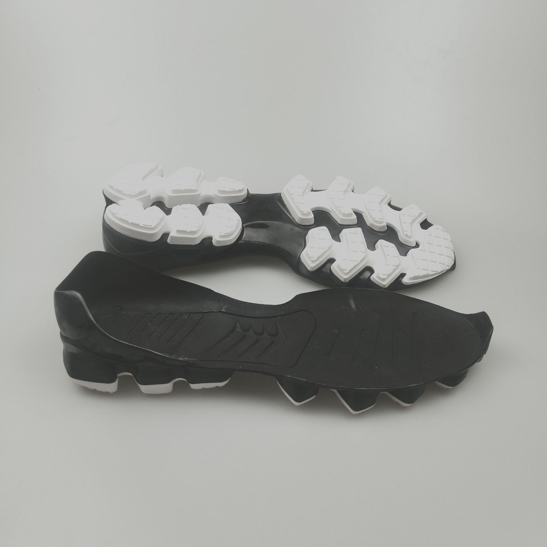 tpu刀锋战士运动鞋底 跑步鞋底专业生产订制男女款运动鞋底批发