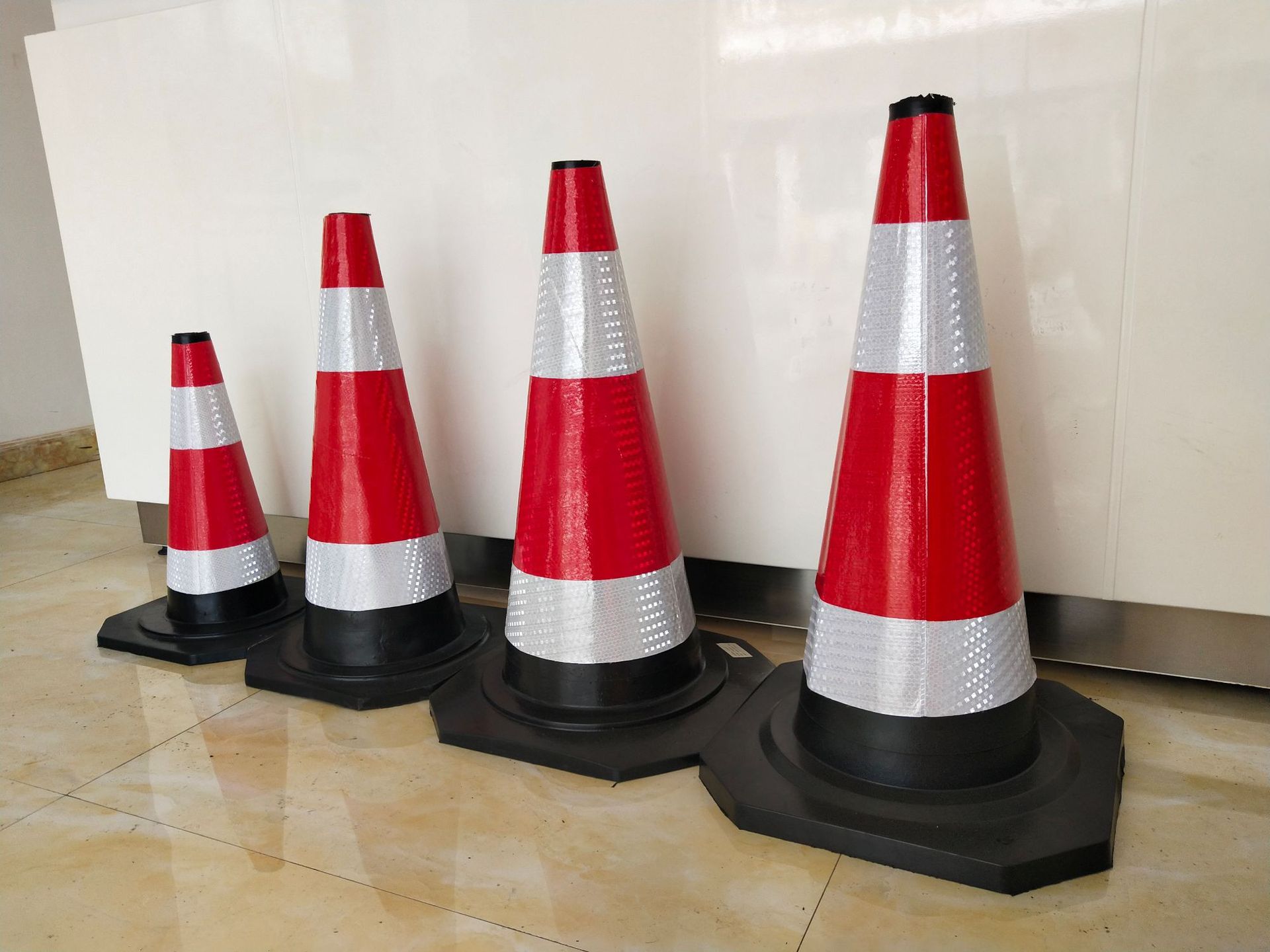 厂家70cm圆锥禁止停车雪糕筒请勿泊车反光方锥安全锥路障橡胶路锥