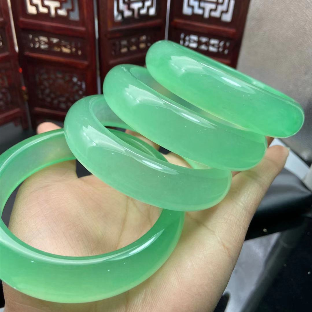 厂家直销精品冰种a货 翡翠色石英岩手镯 淡绿色玉镯女款批发玉器