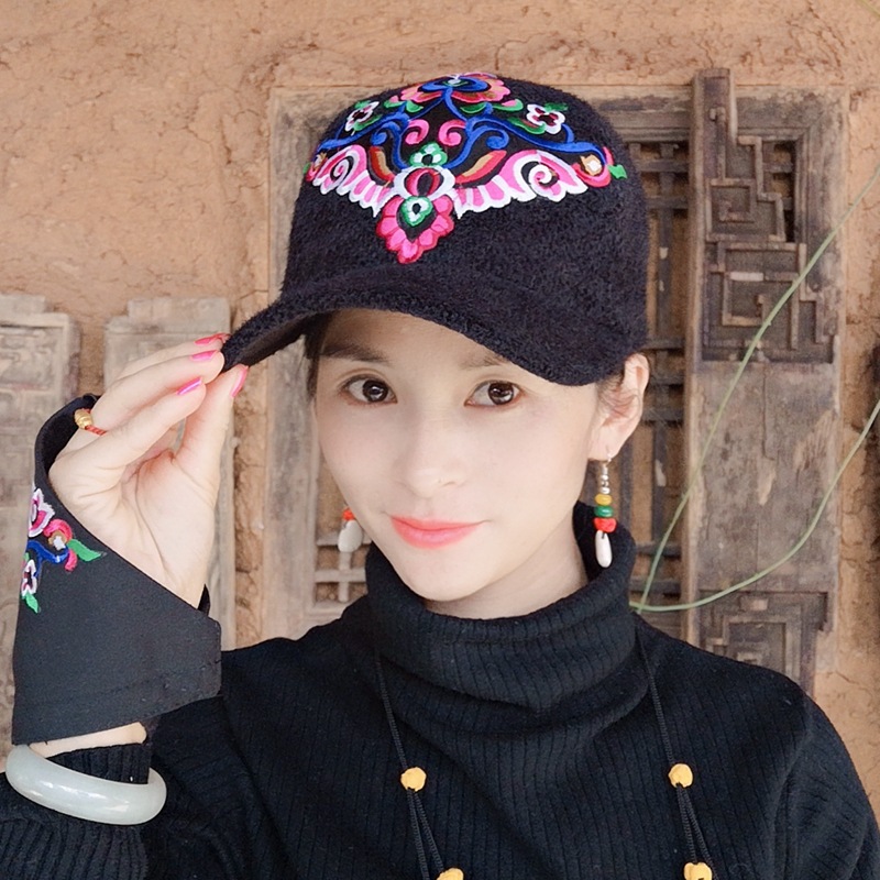 云南民族风秋冬保暖棒球帽 时尚绣花帽女帽 旅游纪念帽批发