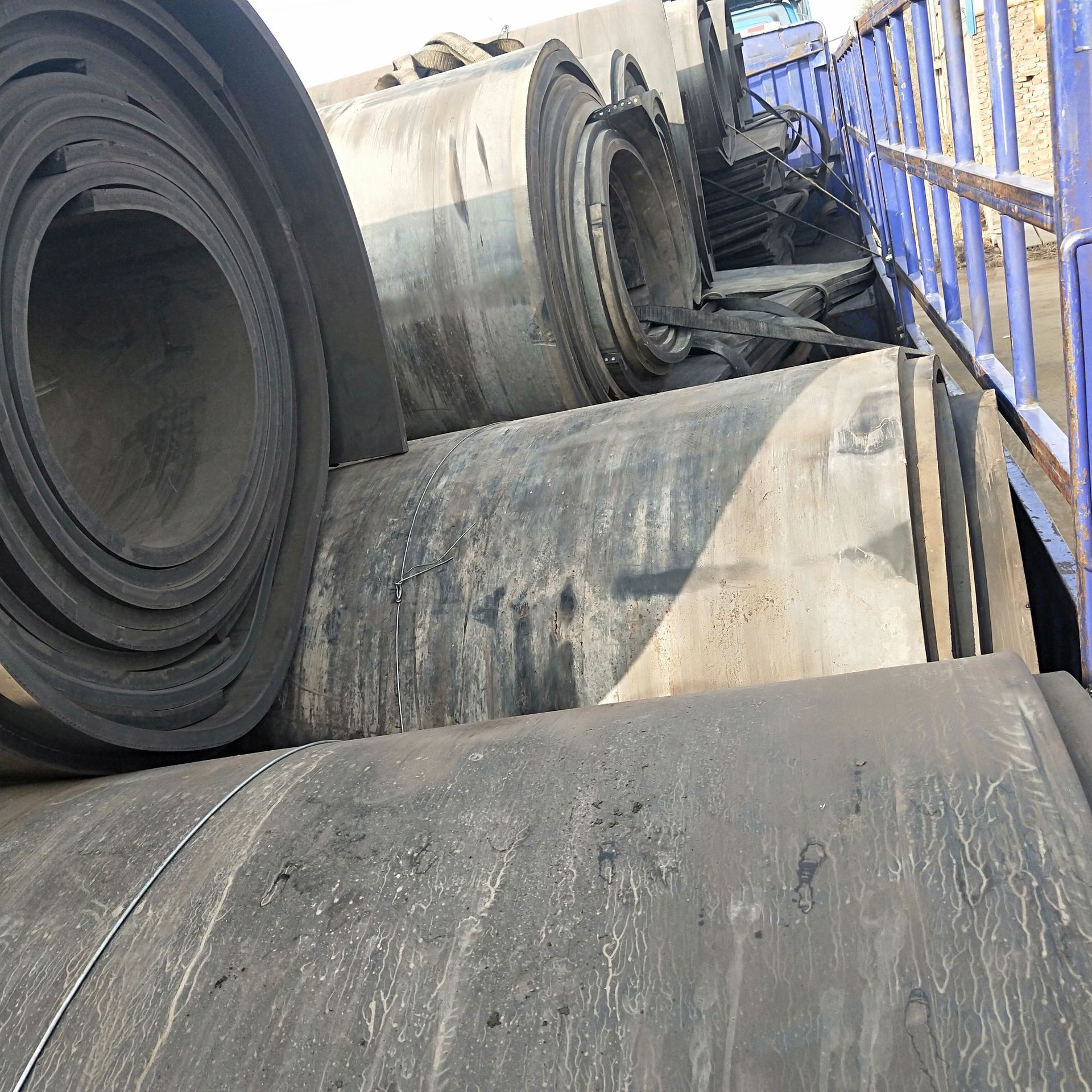 废旧输送带13589684222铺地输送带可裁剪 建筑材料输送带 铺车皮