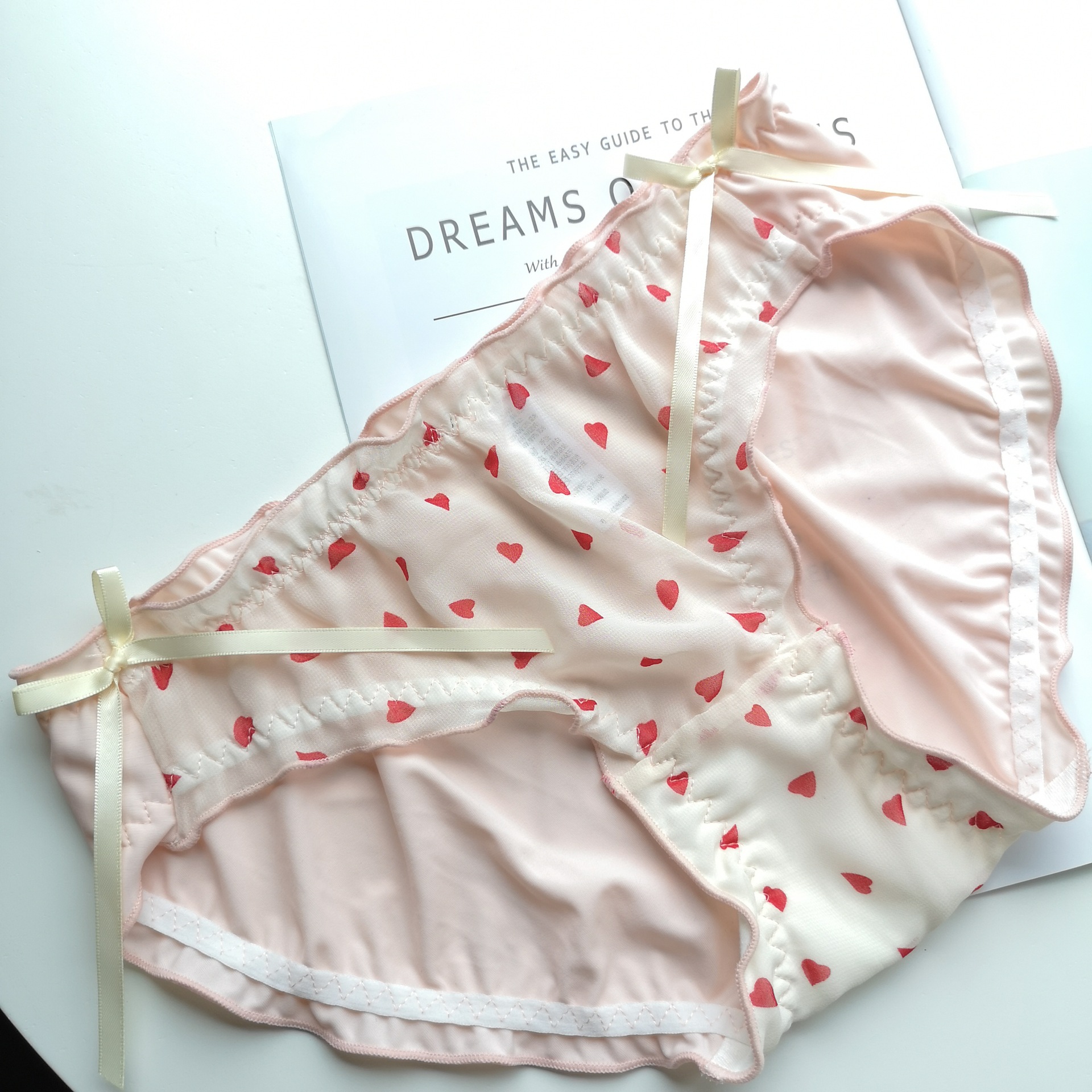 日系软妹新款牛奶丝内裤女雪纺草莓内裤动漫大连货源