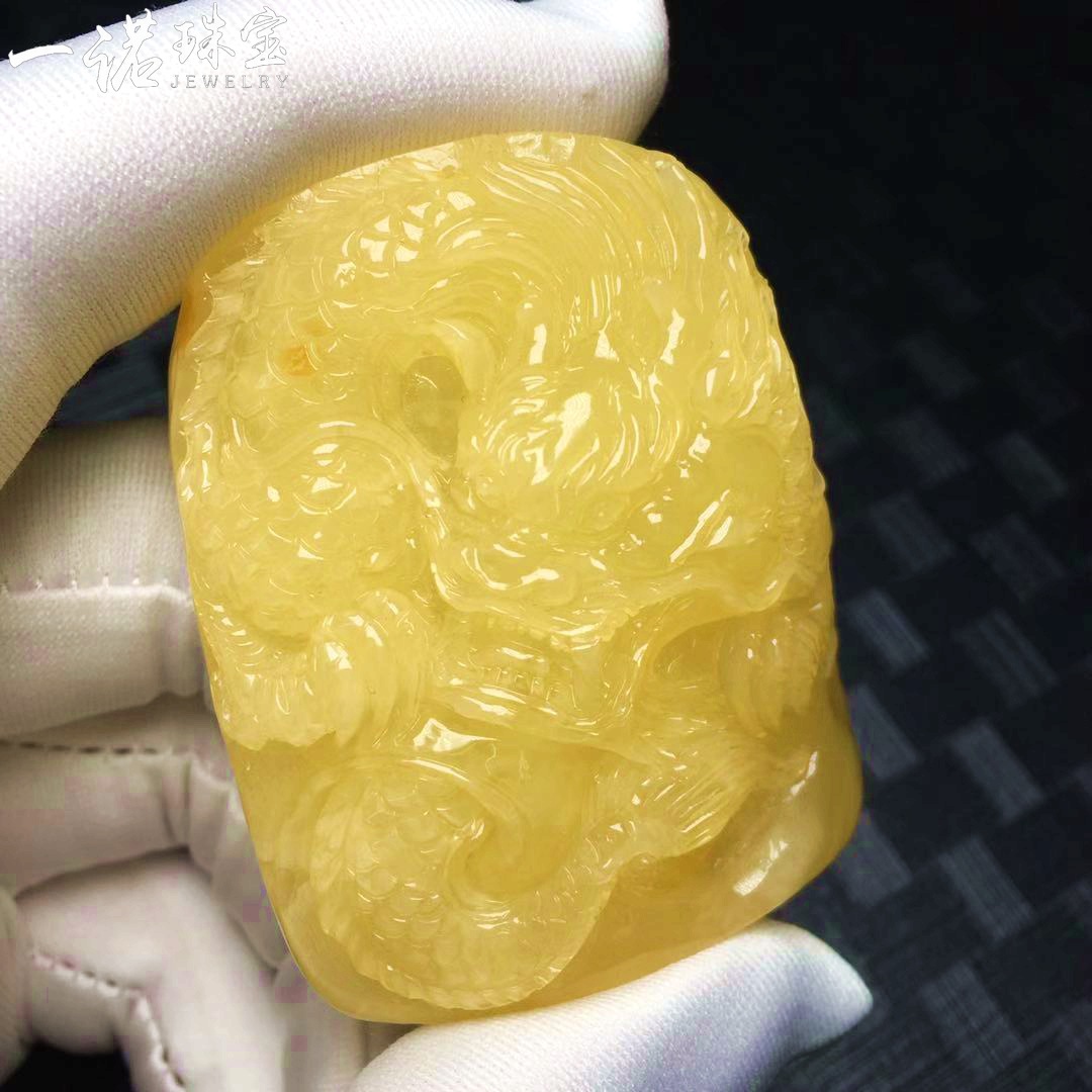 厂家直售天然琥珀蜜蜡雕刻龙牌吊坠 全品三无