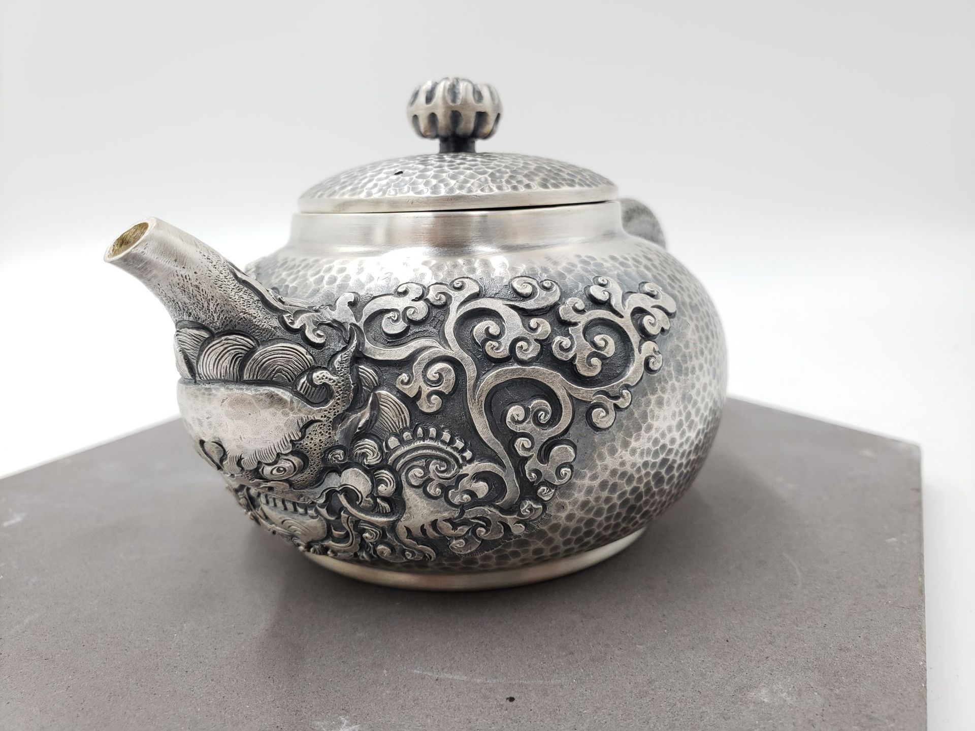 云南银器非遗传承人专业制作兽头吉祥串子莲手工银壶s999银泡茶壶