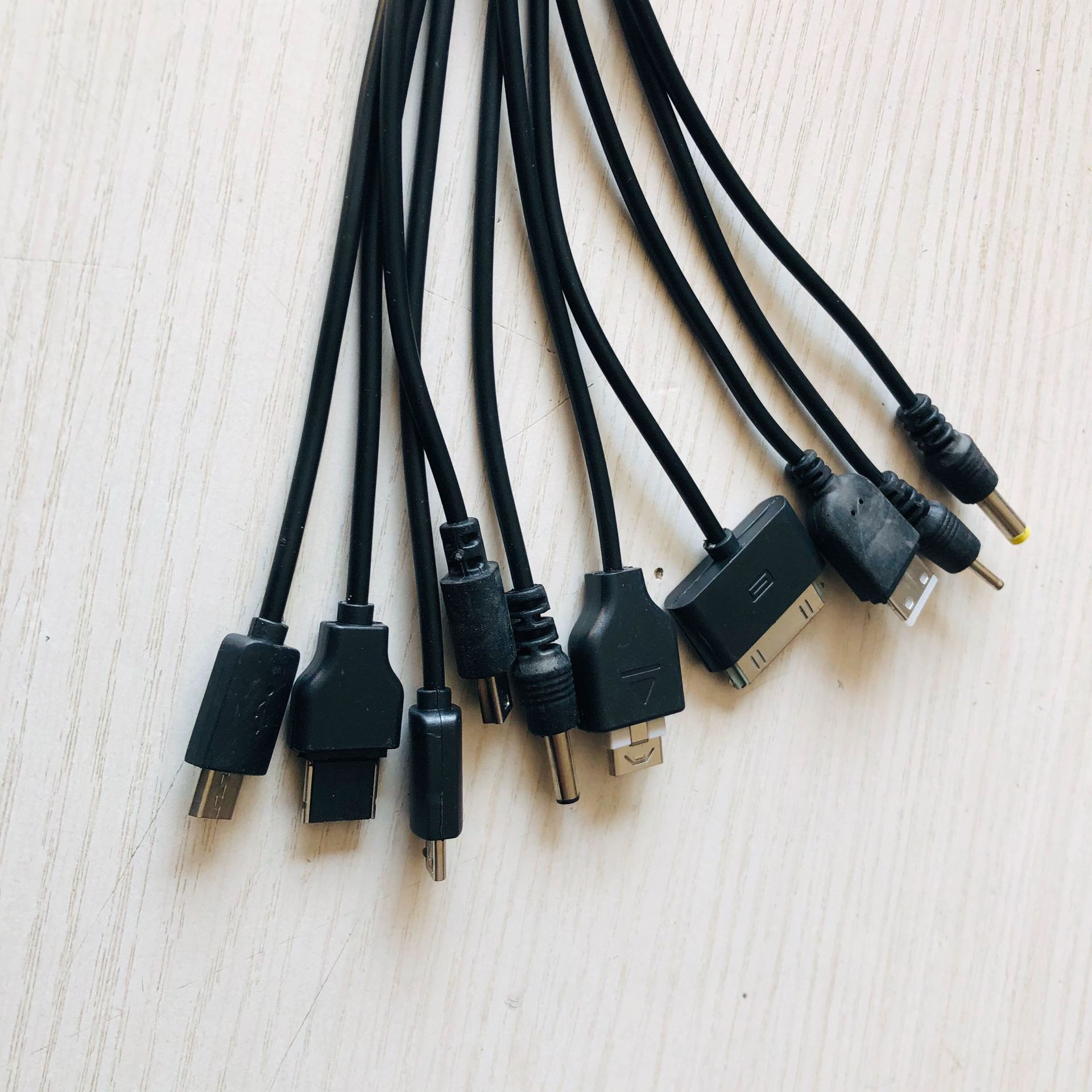 批发usb一拖十充电线 10合1万能充电线 多功能手机数据线加粗圆线