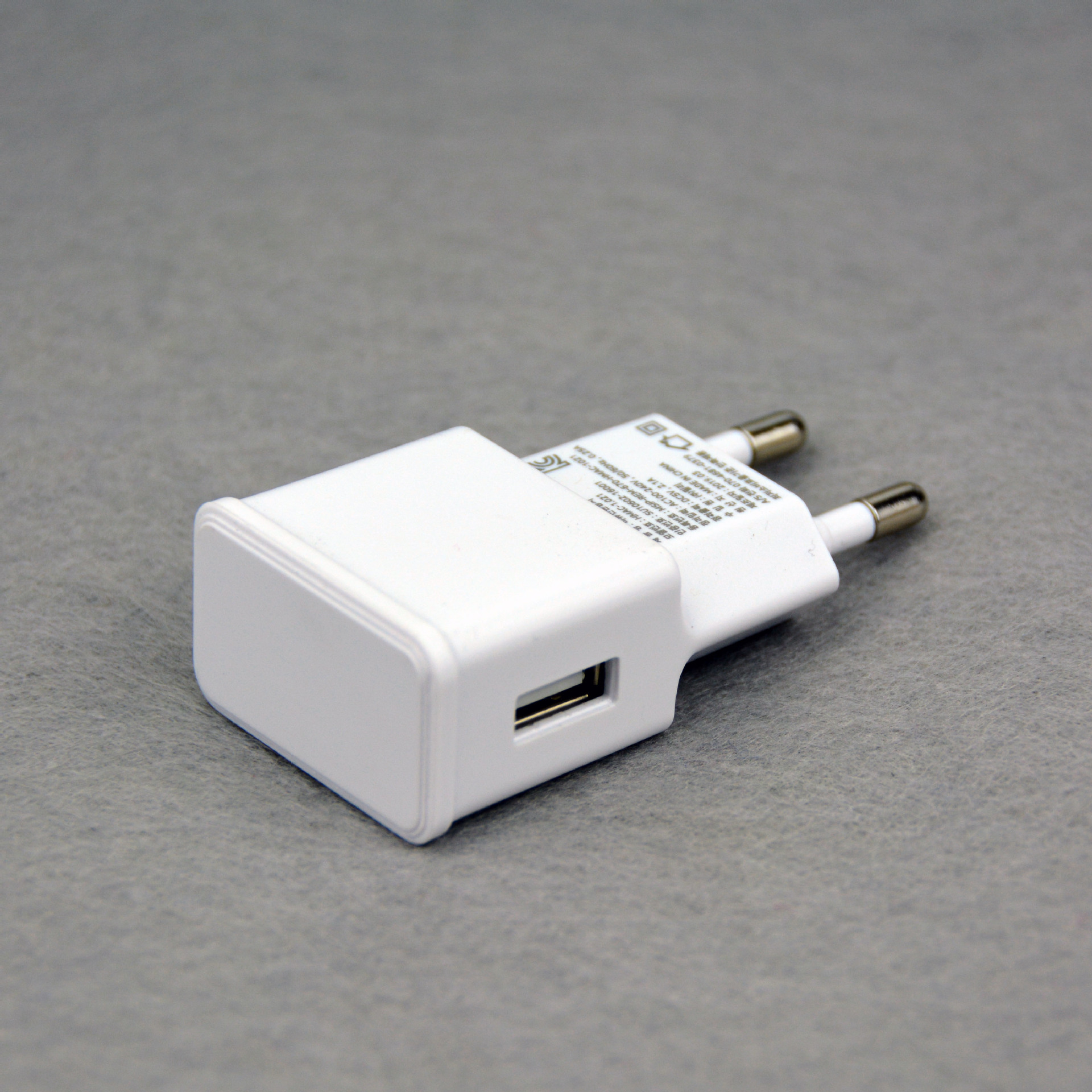 厂家直销5v2.1a韩规旅充 kc证书在手充电器手机usb带线一体适配器