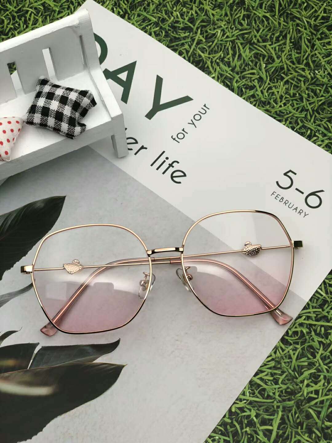 2019新款时尚小天鹅太阳镜不规则多边形个性防蓝光平光眼镜潮墨镜