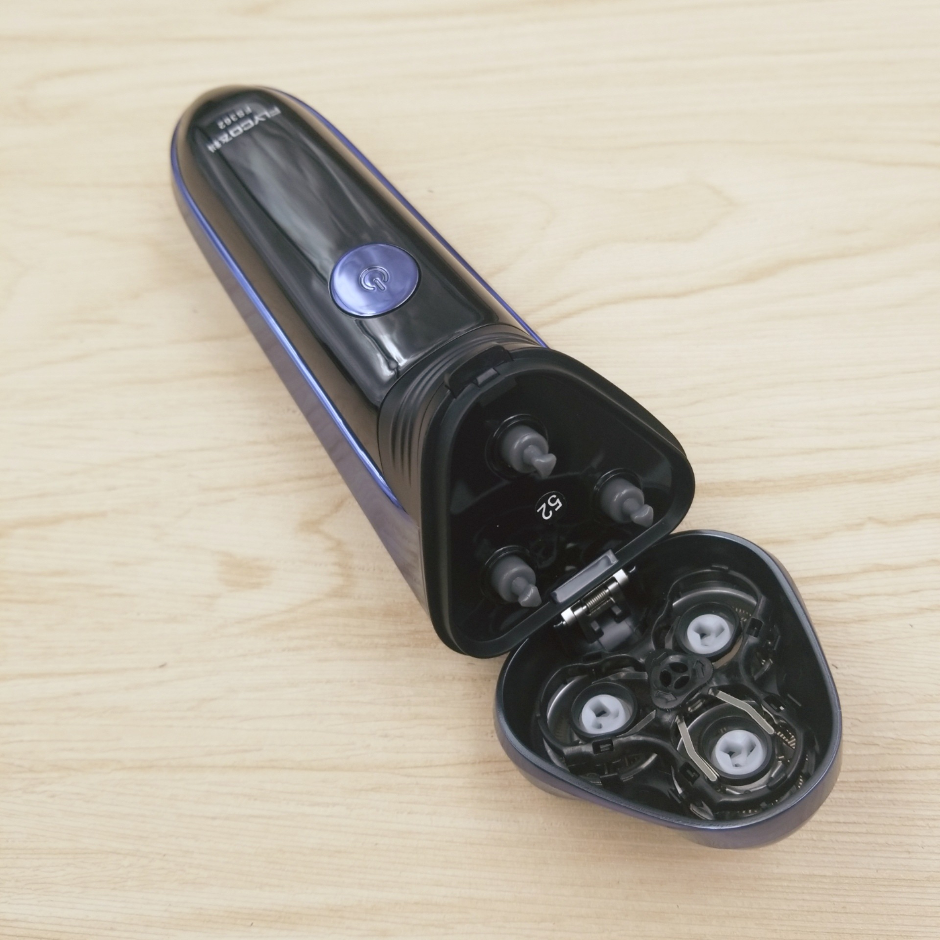 飞科电动剃须刀fs362 三头旋转男士刮胡刀 智能充电胡须刀 带电剪