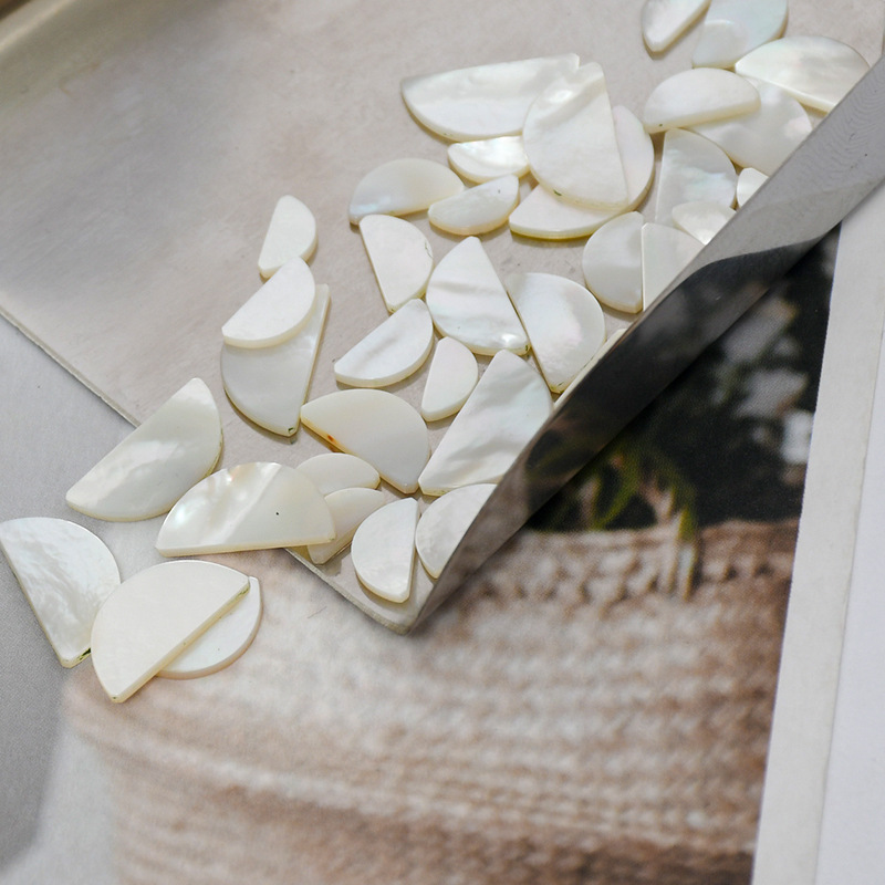 工厂直销半圆白贝壳片 加工天然圆形白贝母 定做不规则贝壳切片